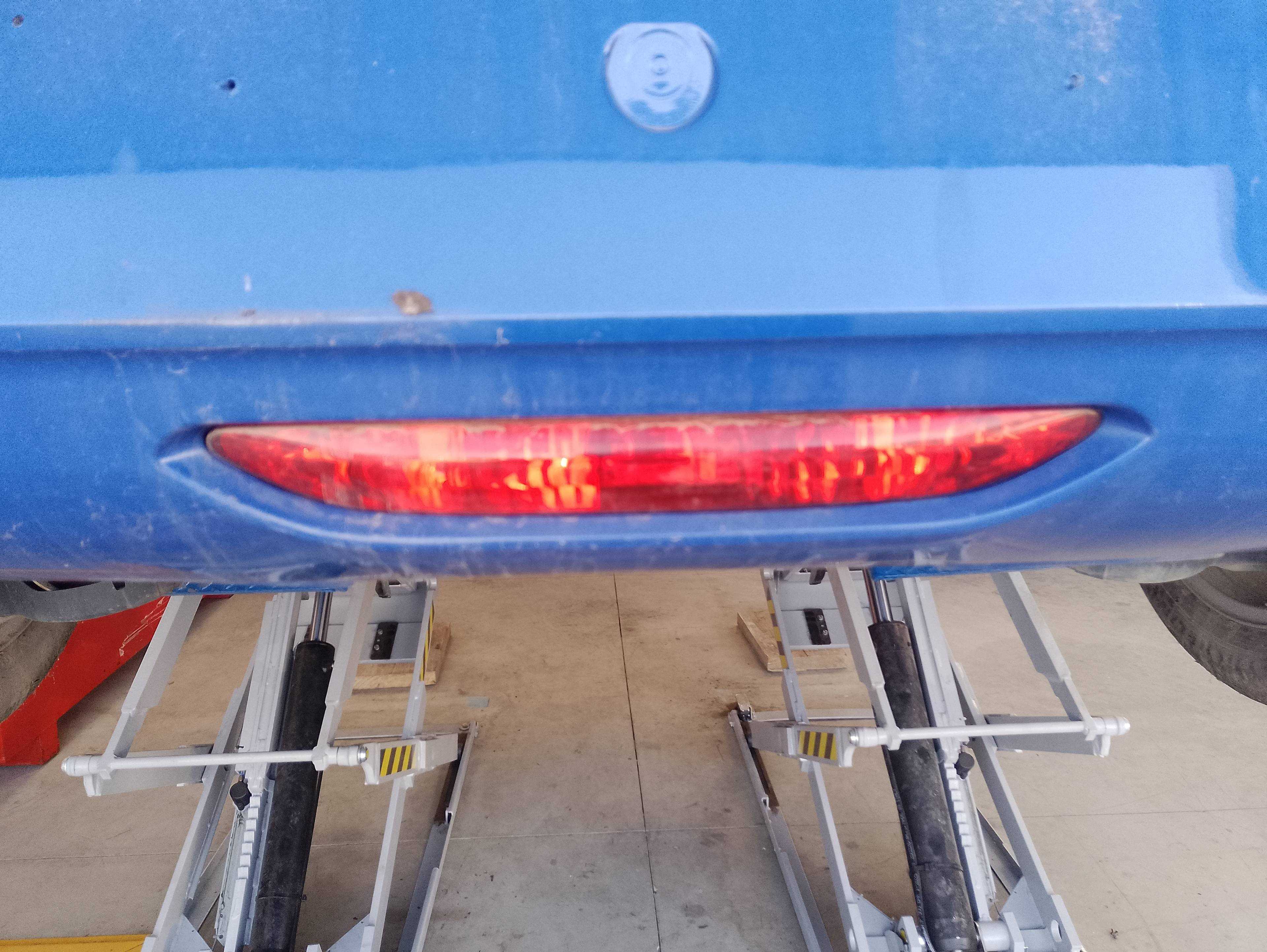 Recambio de faro antiniebla trasero central para opel corsa f edition referencia OEM IAM   