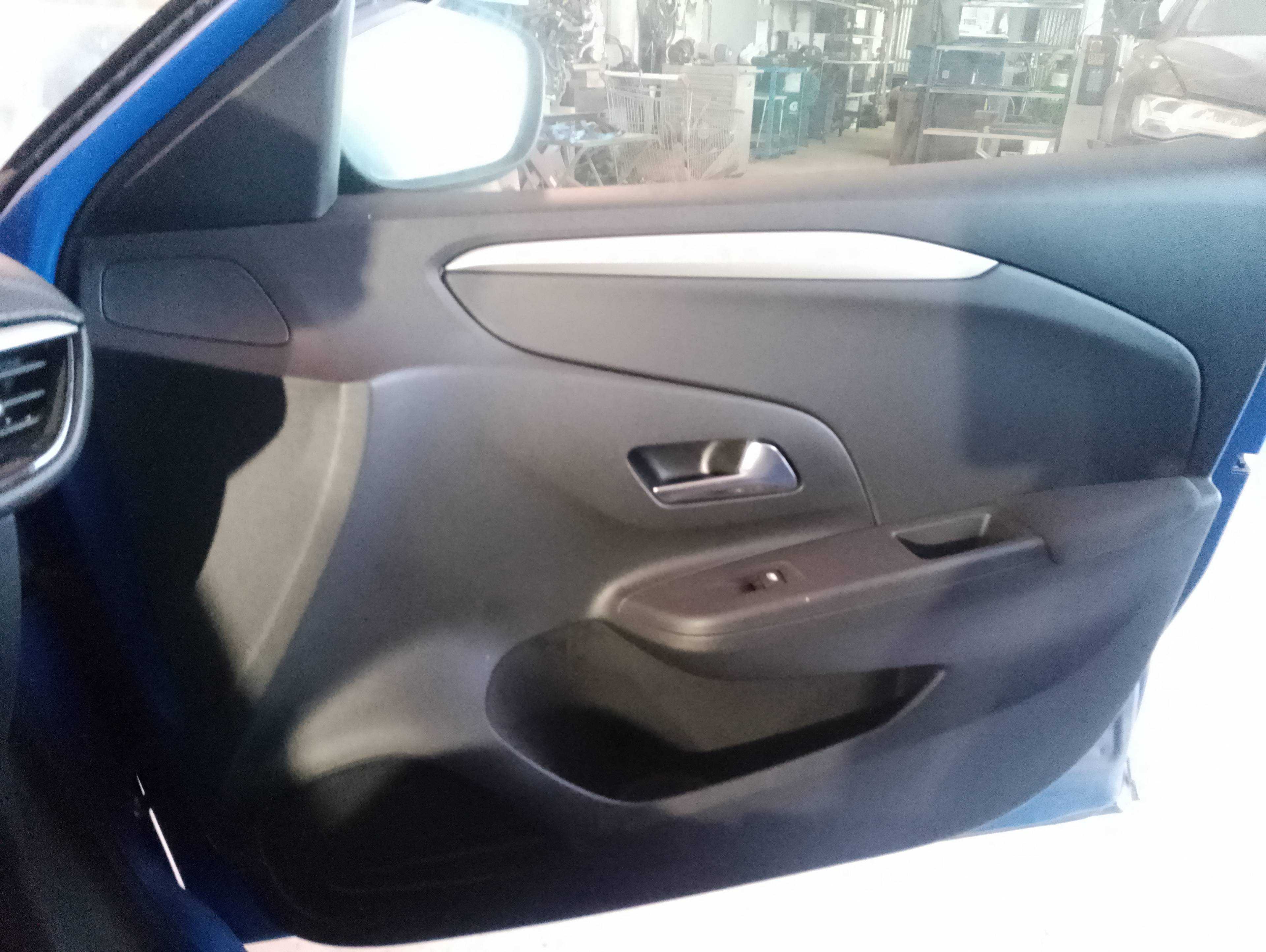 Recambio de guarnecido puerta delantera derecha para opel corsa f edition referencia OEM IAM   