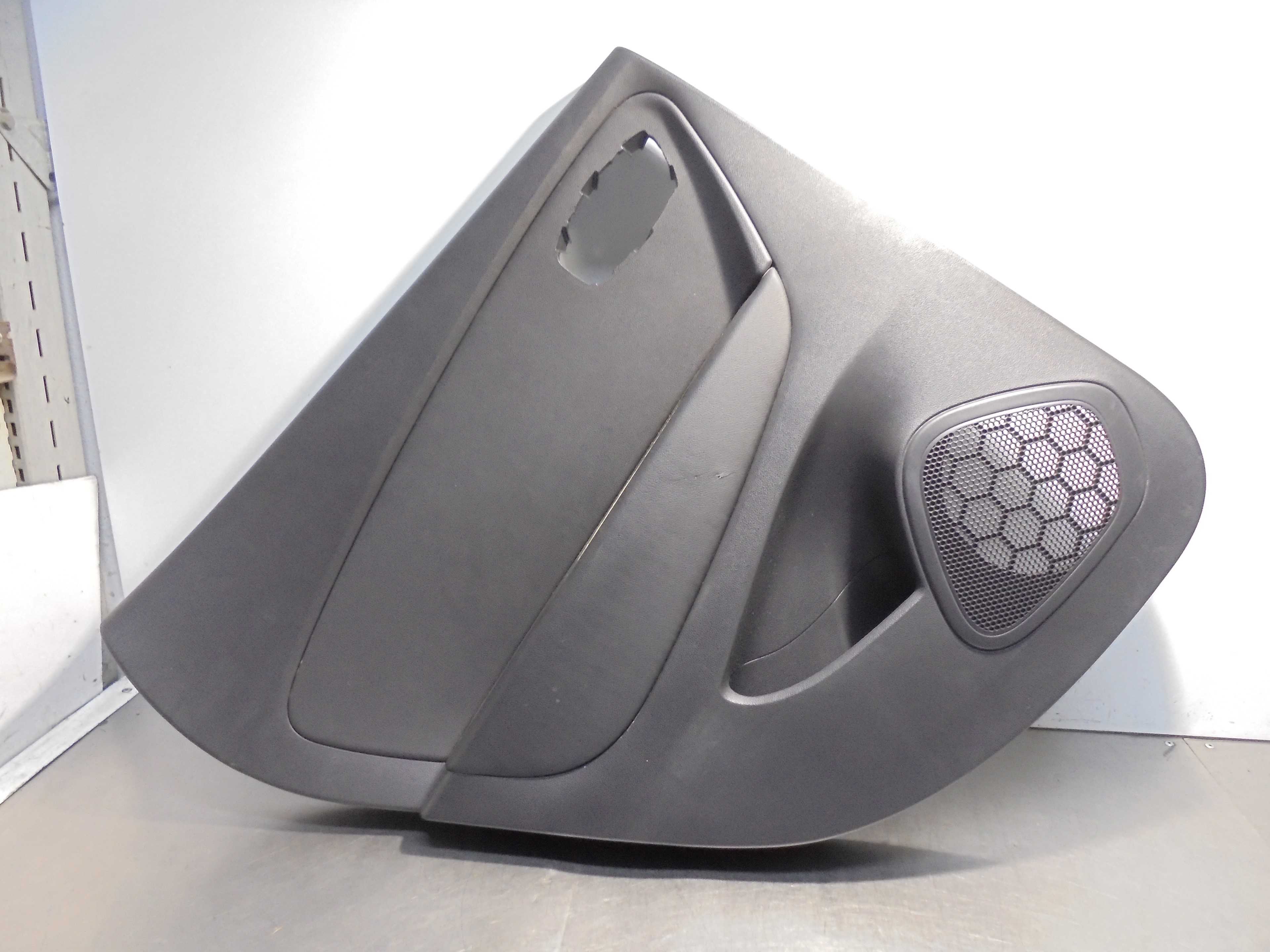 Recambio de guarnecido puerta trasera izquierda para renault captur life referencia OEM IAM 829A11902R ANTOLIN 