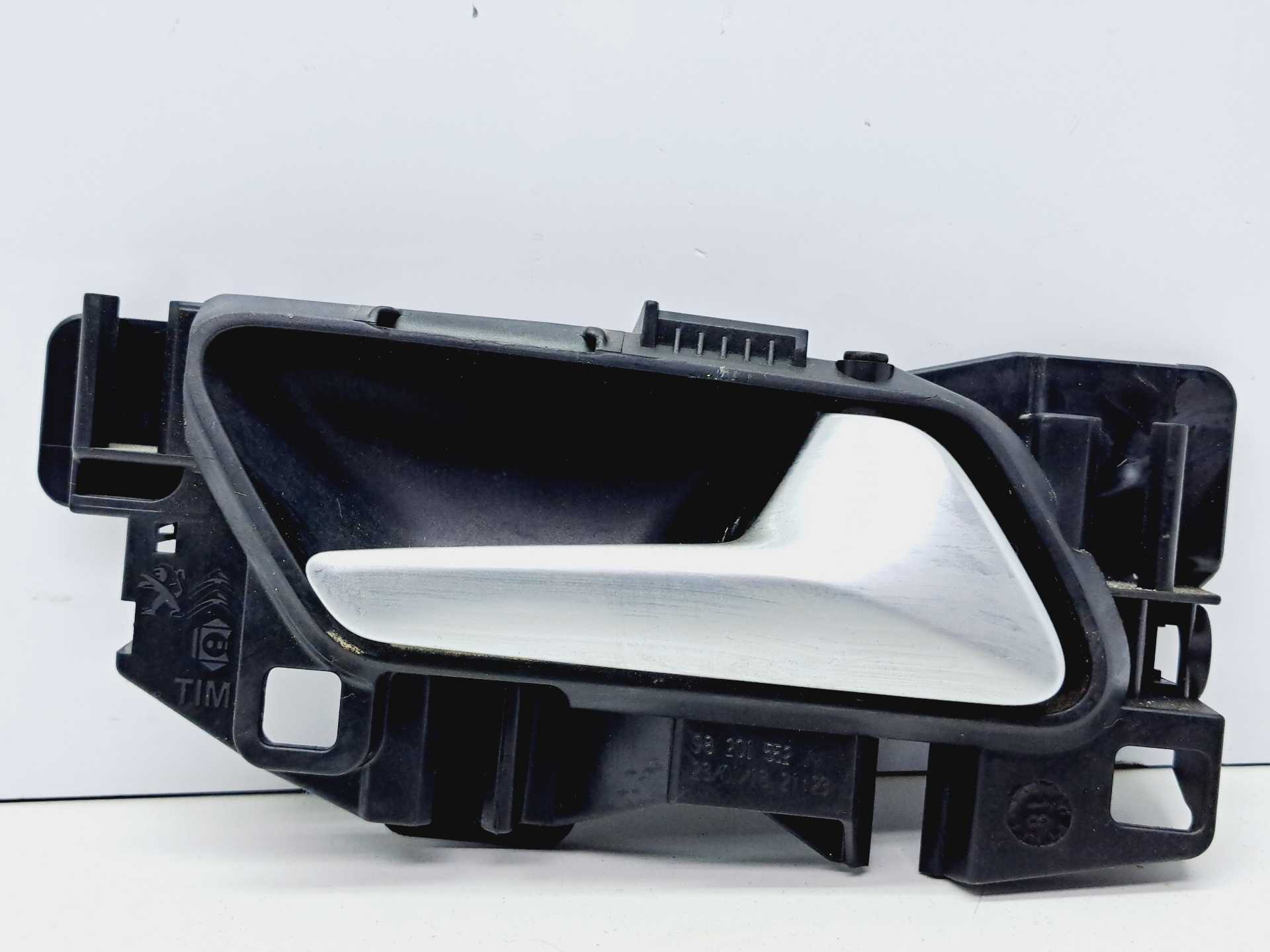 Recambio de maneta interior trasera derecha para peugeot 3008 active referencia OEM IAM 98201552W  