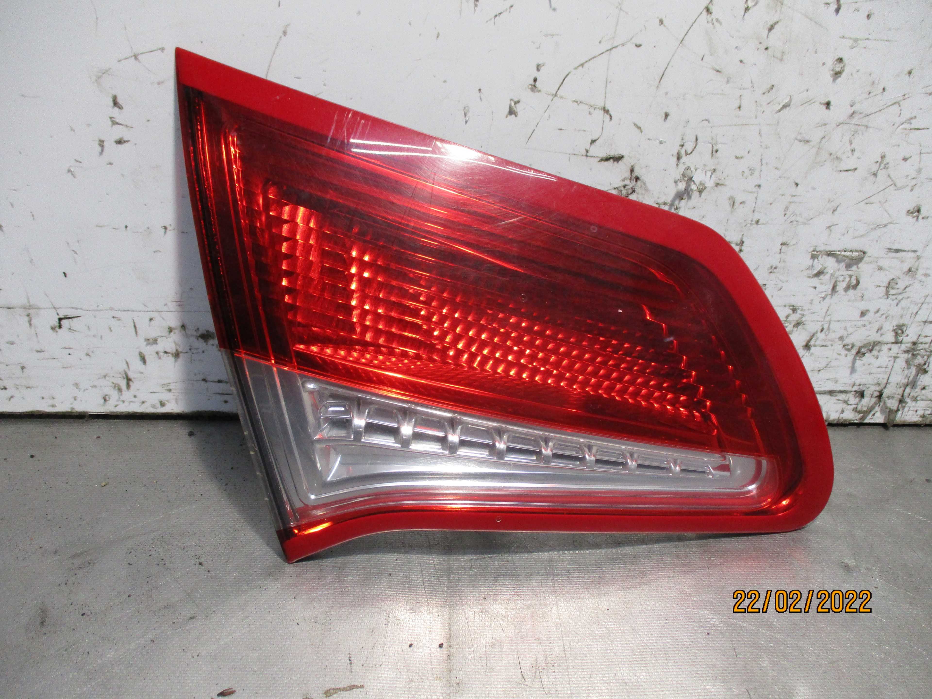 Recambio de piloto porton trasero izquierdo para citroën c4 lim. seduction referencia OEM IAM 9672155880 28734G 
