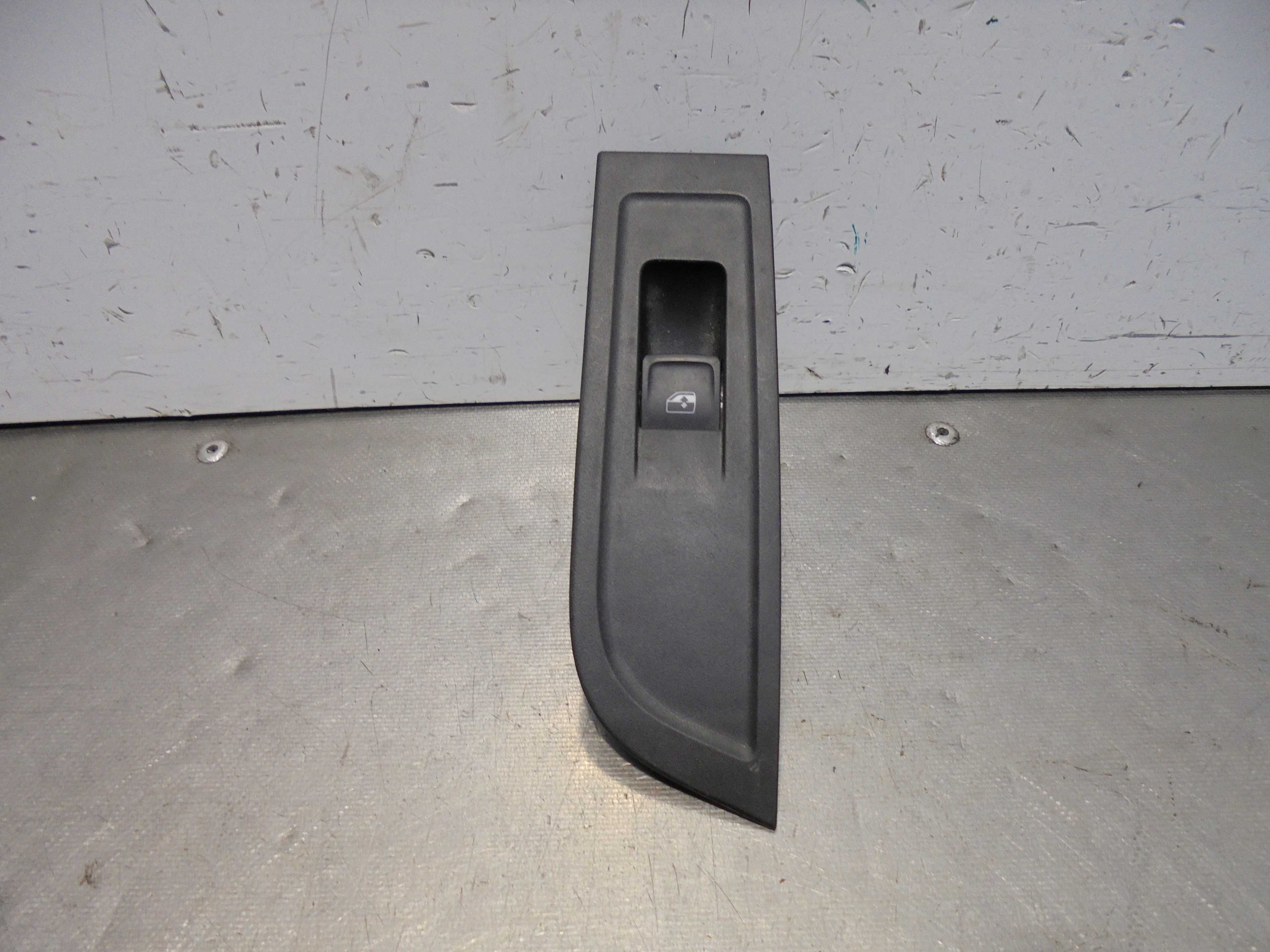 Recambio de mando elevalunas trasero izquierdo para skoda kamiq (nw4) active referencia OEM IAM 5G0959855K  