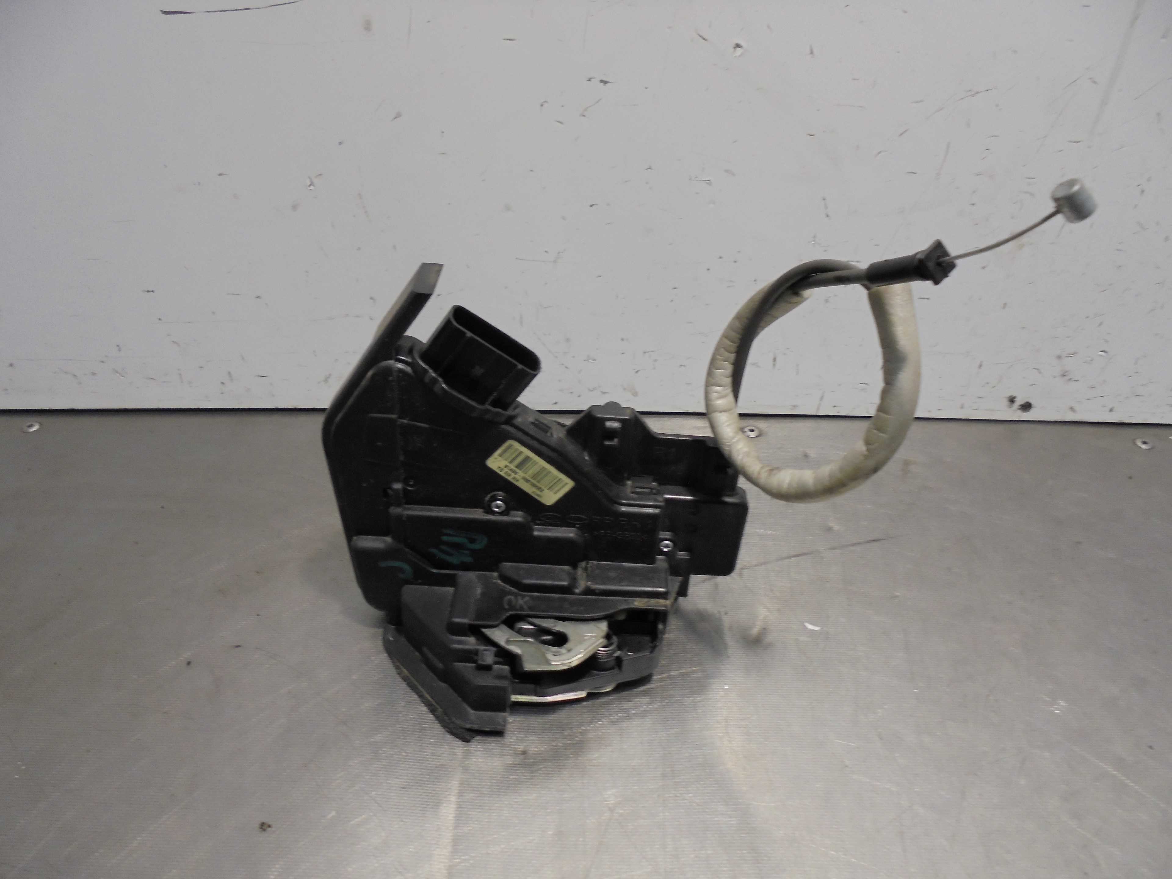 Recambio de cerradura puerta trasera derecha para kia rio (yb) attract referencia OEM IAM 814B0H8210HBX ELECTRICA 5 PUERTAS 