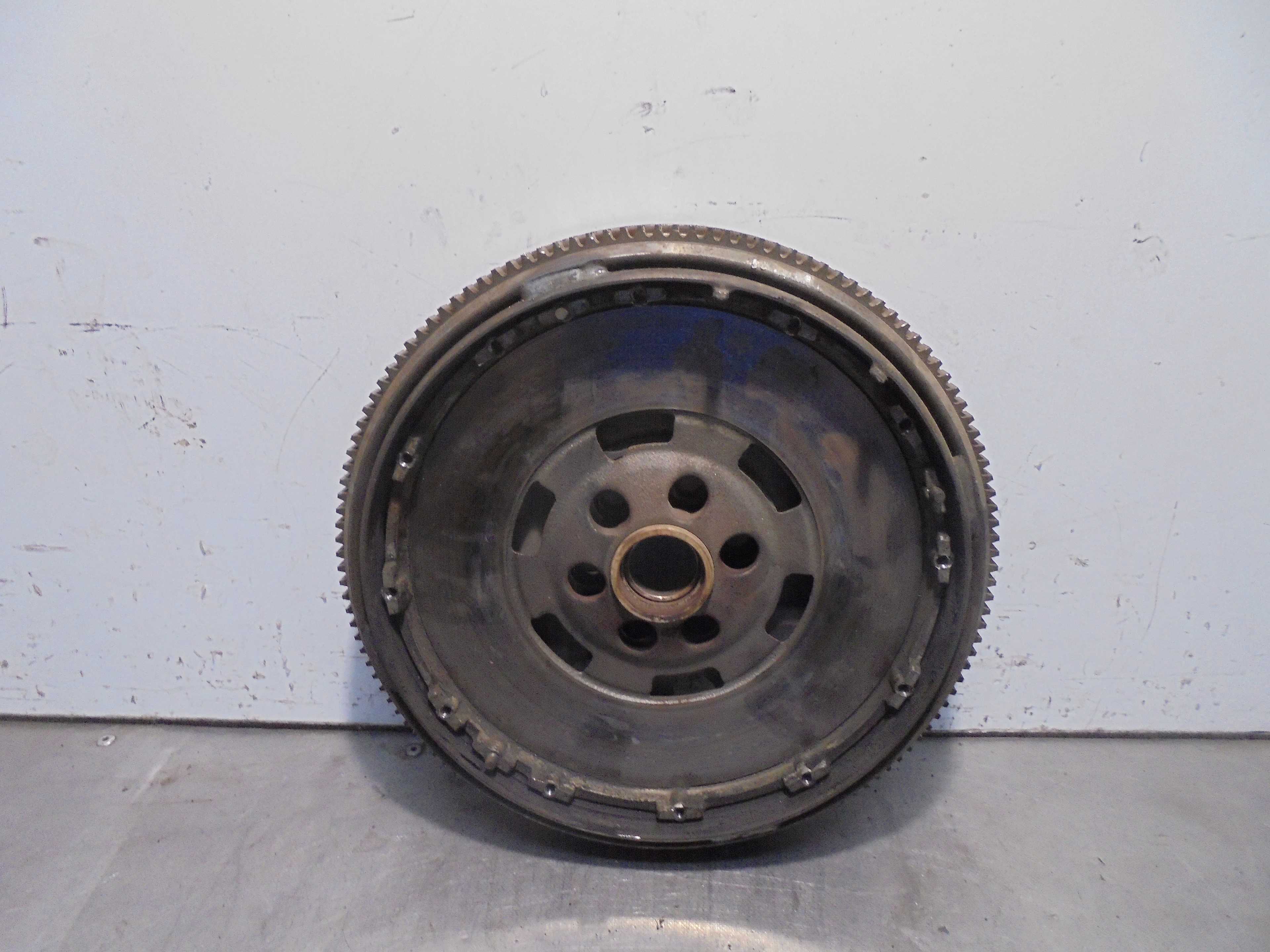 Recambio de volante motor para seat toledo (1m2) 1.9 tdi referencia OEM IAM 028105264  