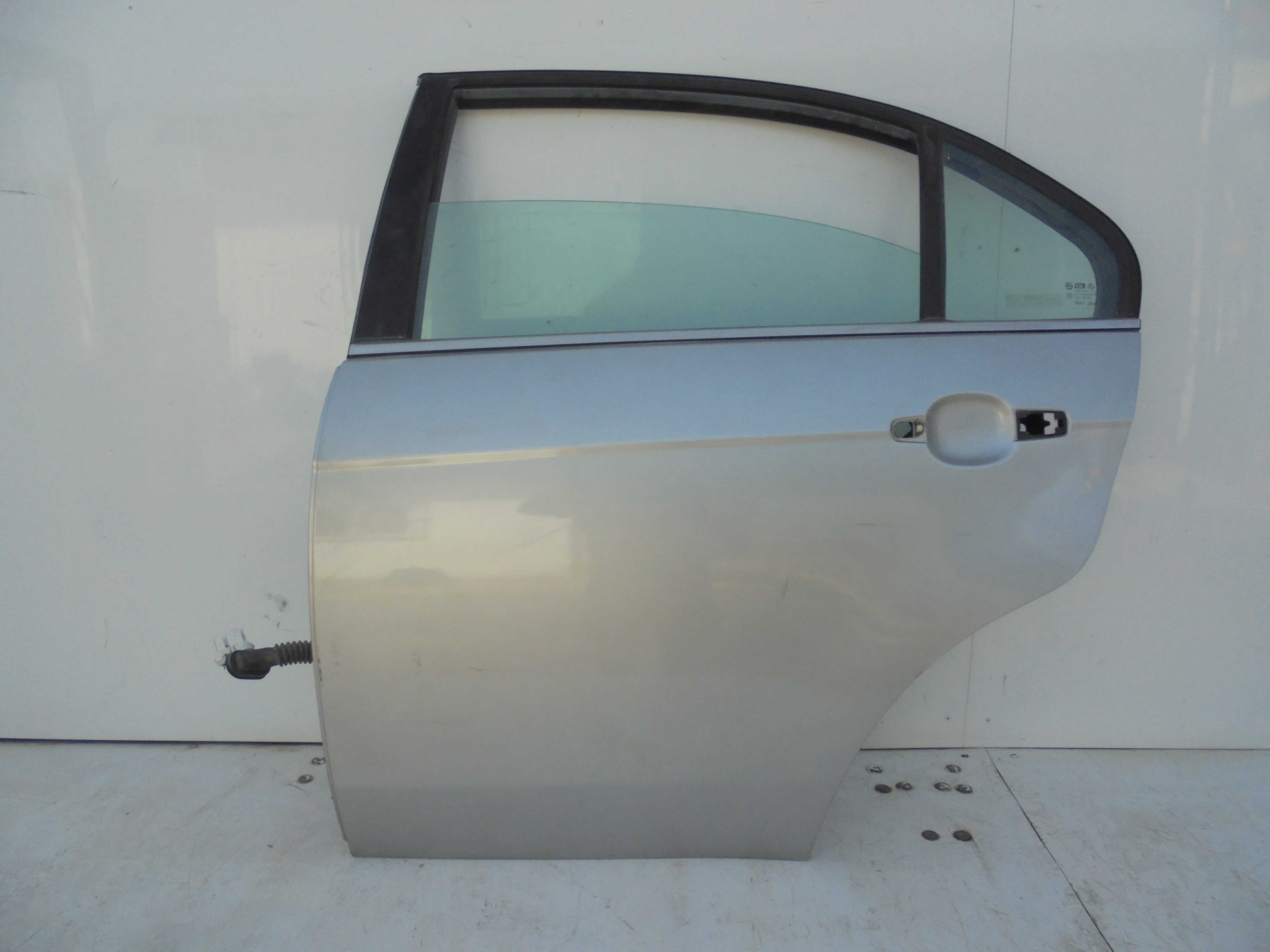 Recambio de puerta trasera izquierda para chevrolet epica 2.0 diesel cat referencia OEM IAM   