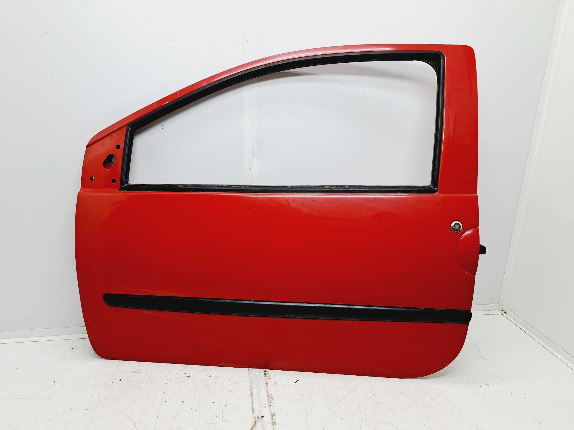 Recambio de puerta delantera izquierda para renault twingo 1.5 dci diesel referencia OEM IAM  801010419R 