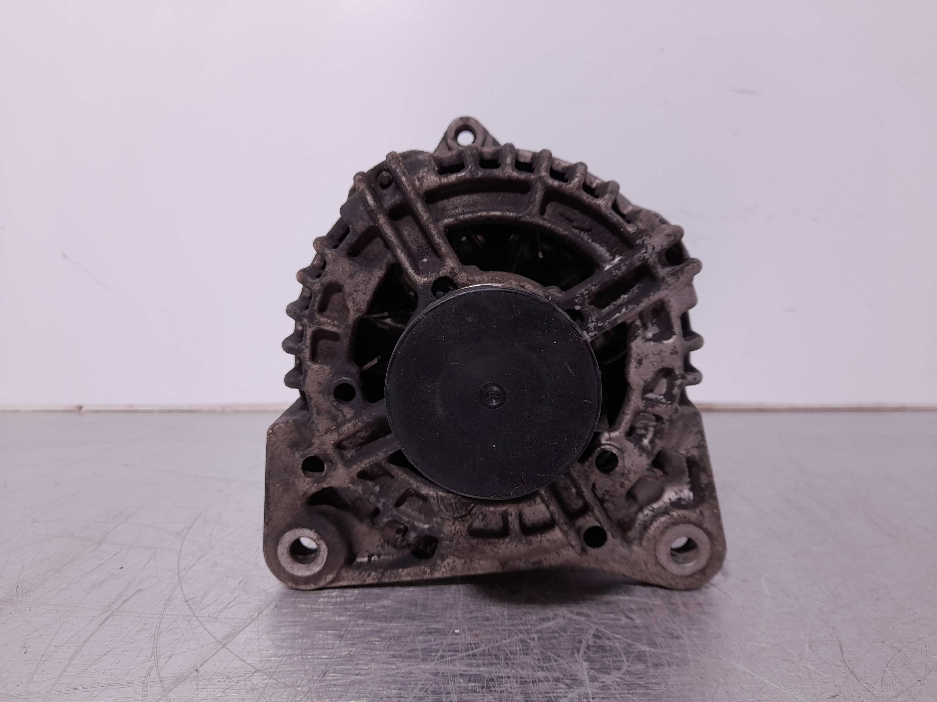 Recambio de alternador para renault megane ii berlina 3p 2.0 dci diesel cat referencia OEM IAM 8200356669D BOSCH 