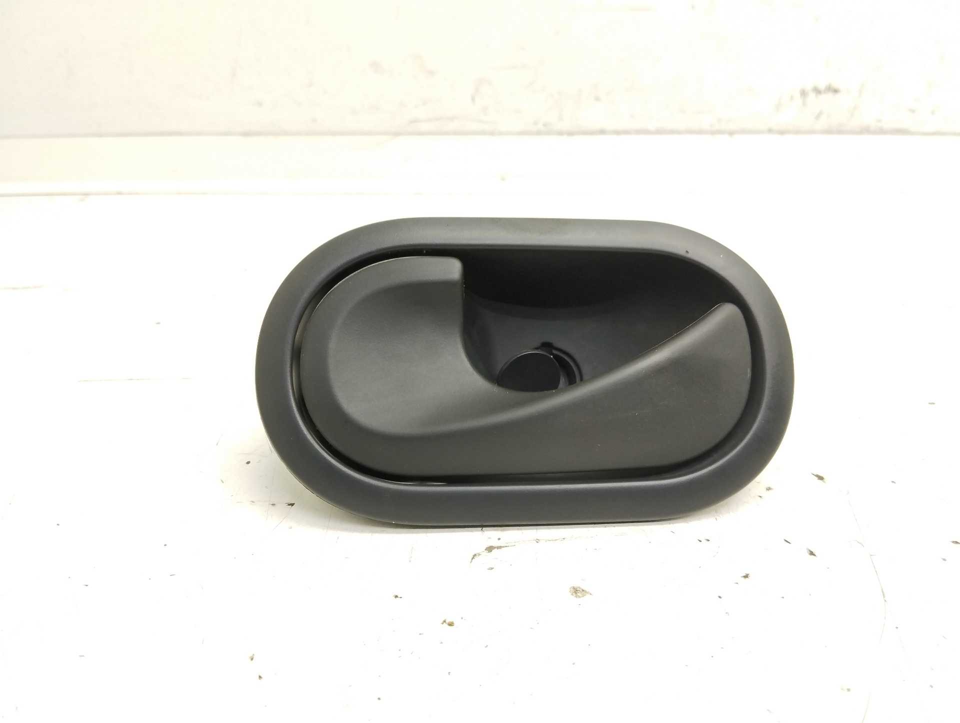 Recambio de maneta interior delantera izquierda para renault twingo 1.5 dci diesel referencia OEM IAM 8200028487 5005400006 