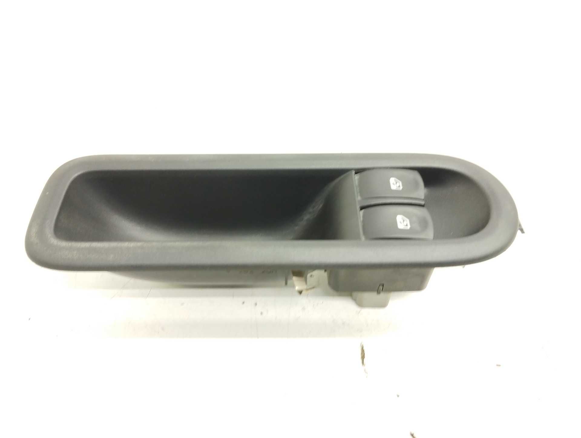 Recambio de mando elevalunas delantero izquierdo para renault twingo 1.5 dci diesel referencia OEM IAM 8200356513  