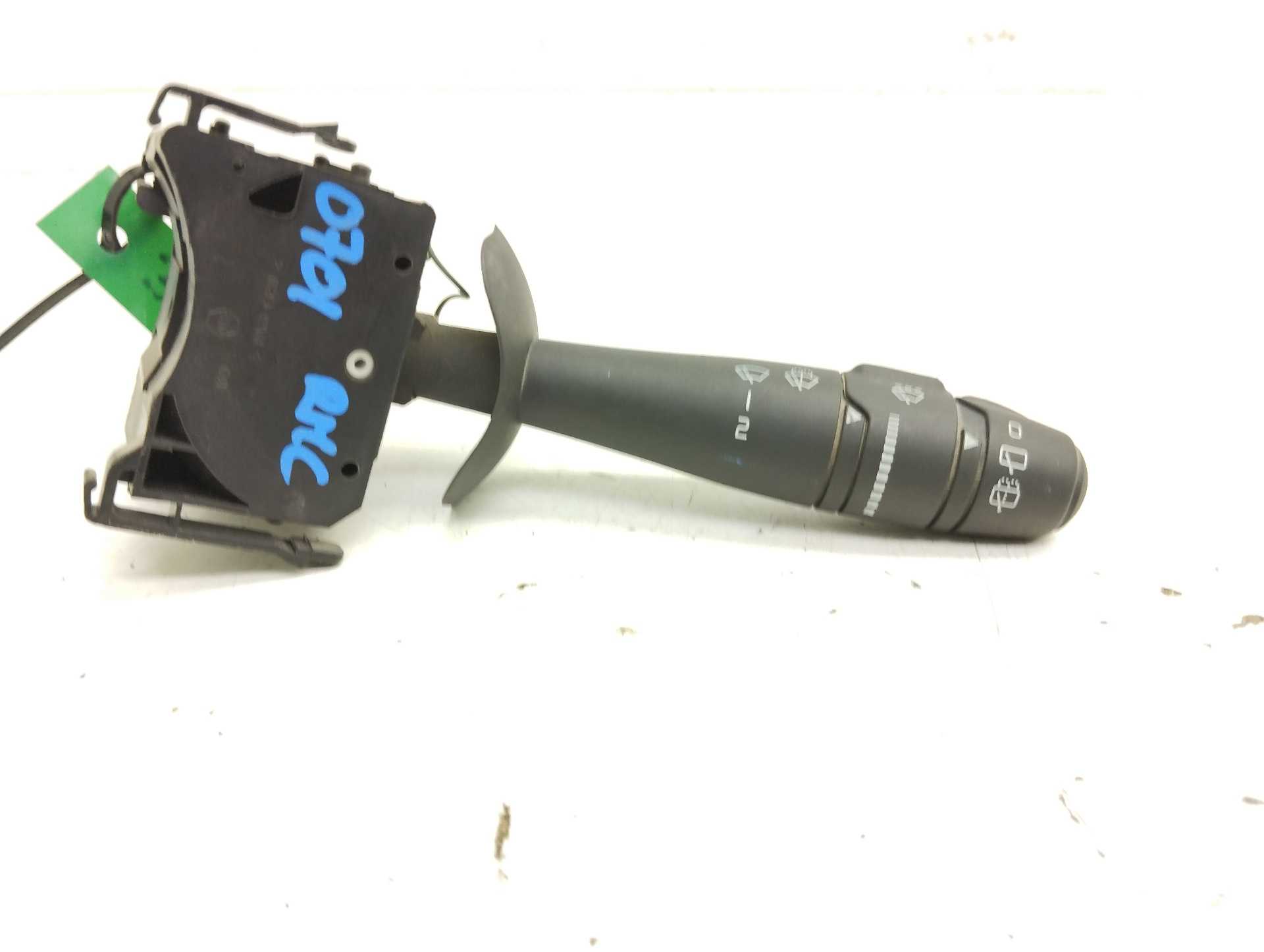 Recambio de mando limpia para renault twingo 1.5 dci diesel referencia OEM IAM 8200856012  