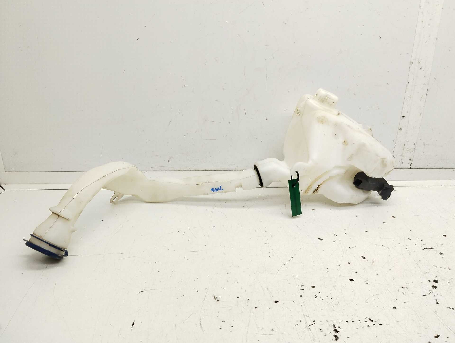 Recambio de deposito limpia para peugeot 208 allure referencia OEM IAM 9683988680  