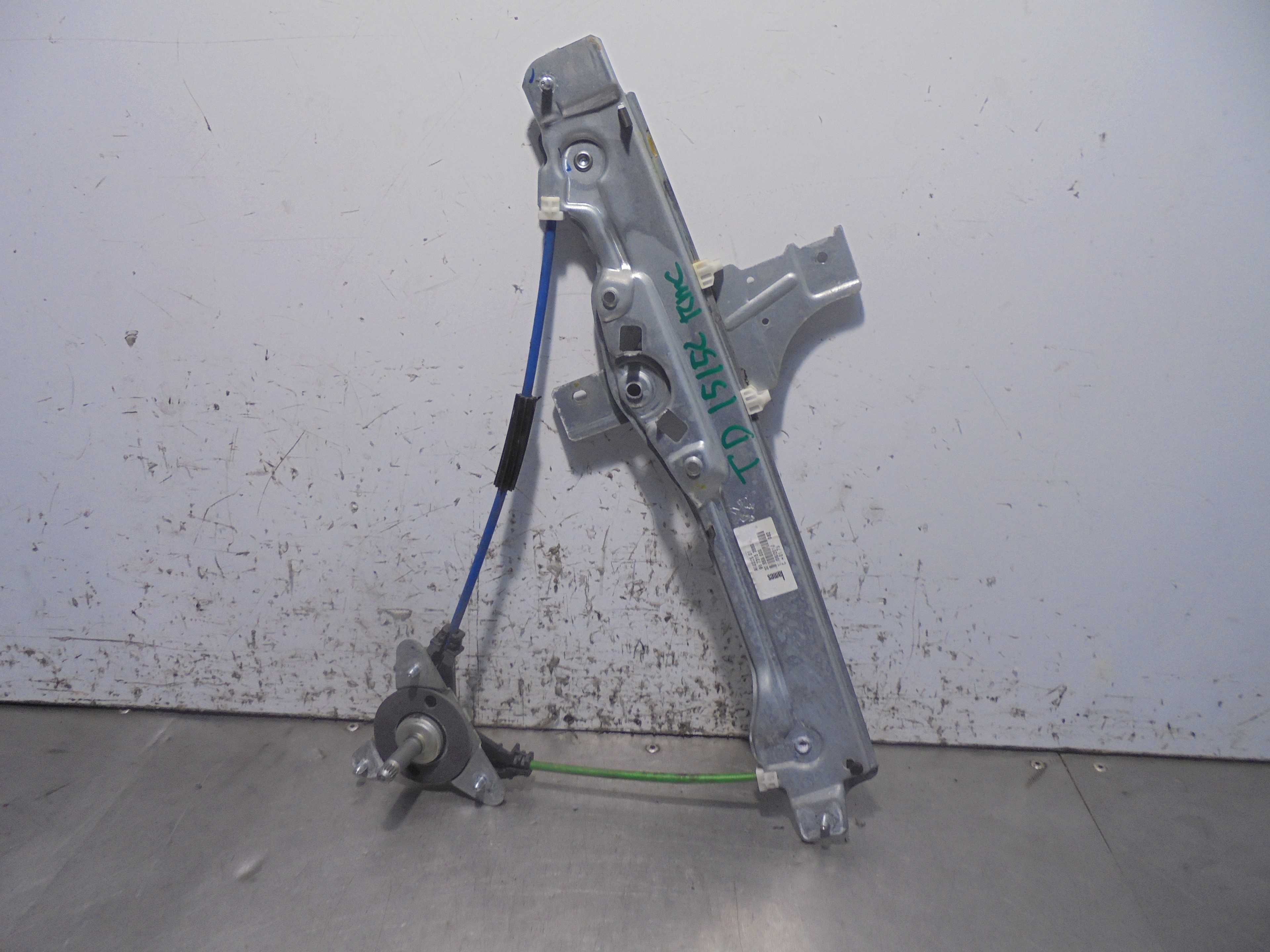 Recambio de elevalunas trasero derecho para peugeot 208 allure referencia OEM IAM 9673153880 MANUAL 5 PUERTAS LAMES