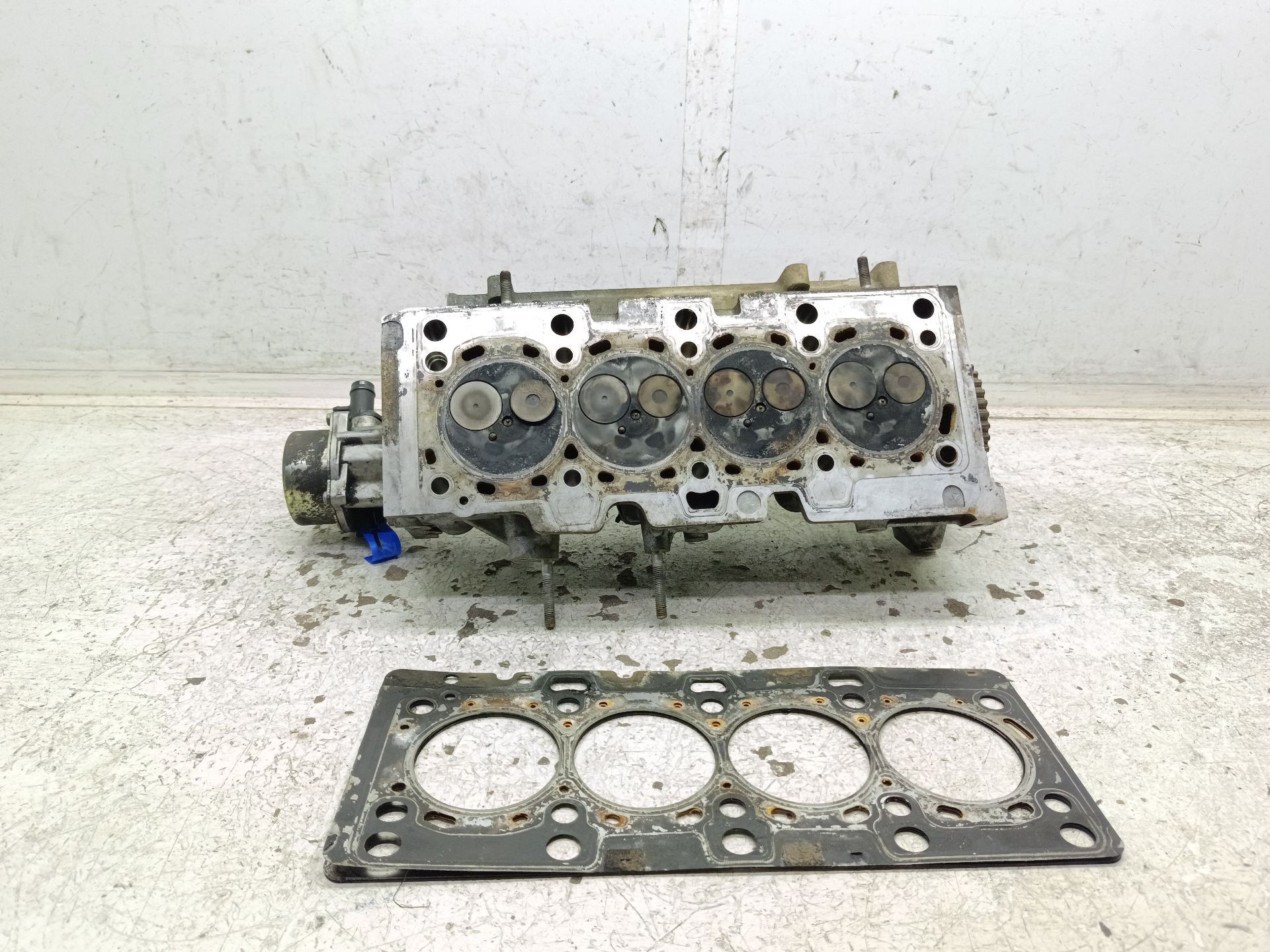Recambio de culata para renault kangoo 1.5 dci diesel referencia OEM IAM K9K A8  