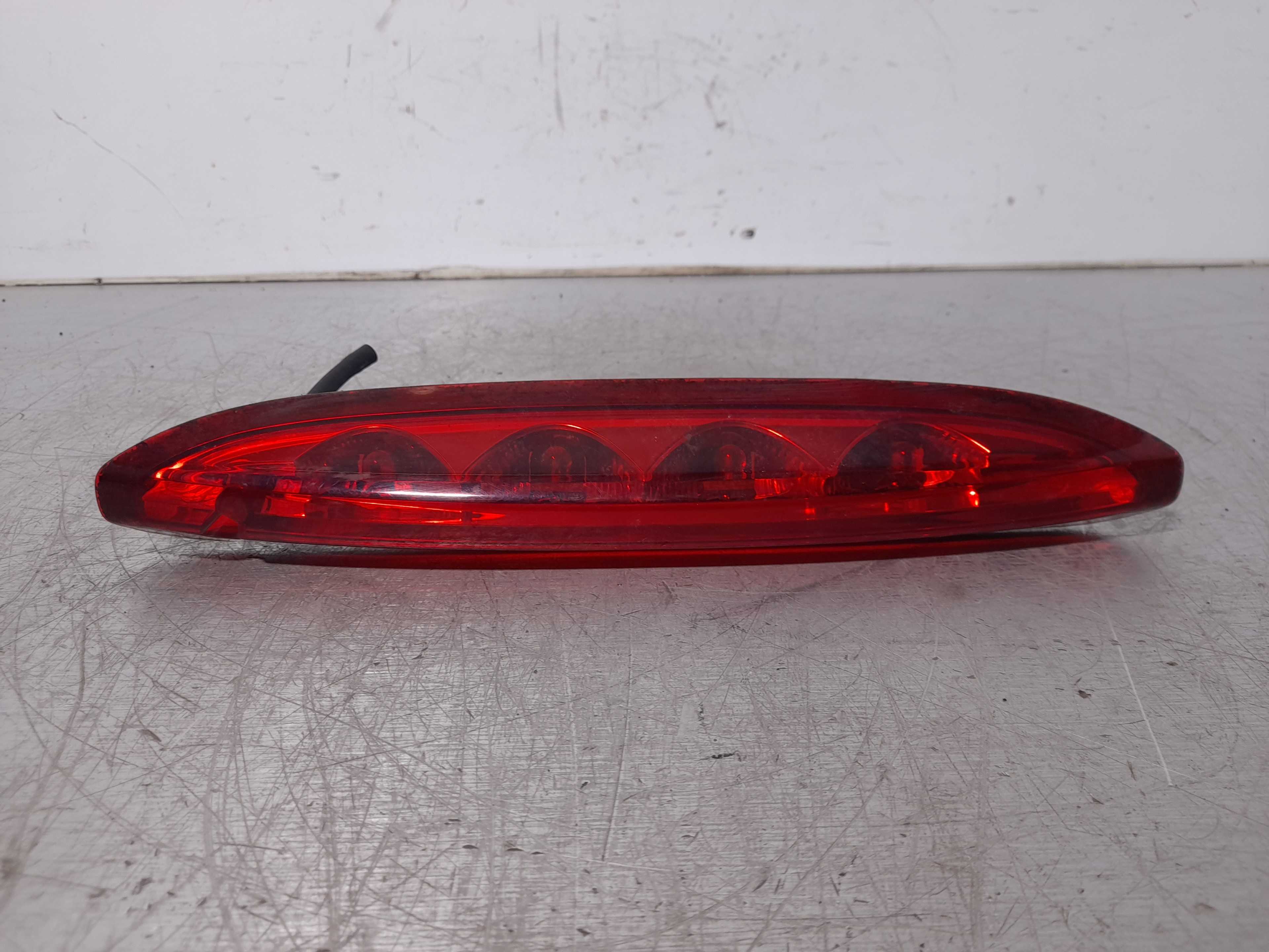 Recambio de luz central de freno para peugeot 208 allure referencia OEM IAM   