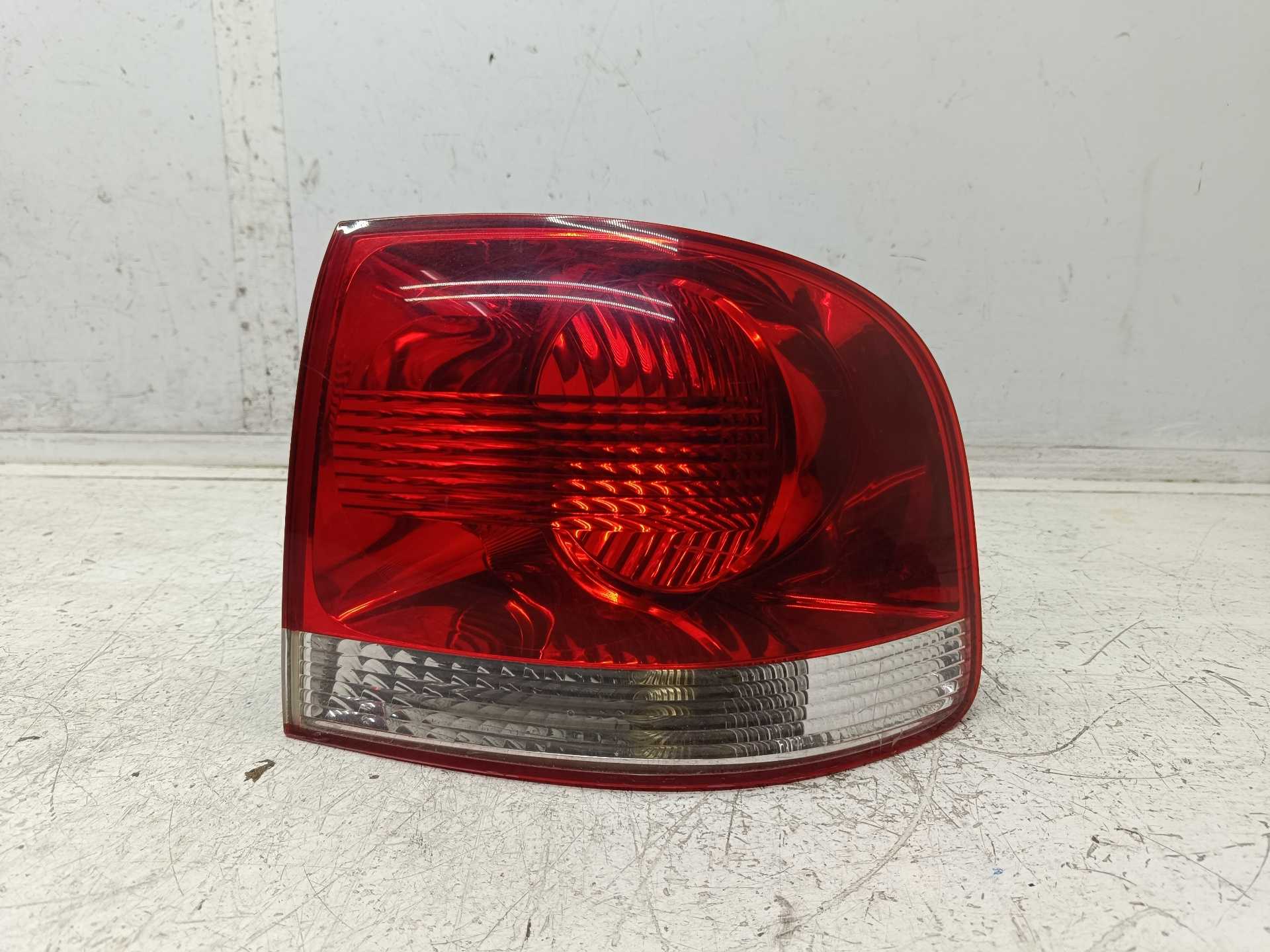 Recambio de piloto trasero derecho para volkswagen touareg (7la) tdi r5 referencia OEM IAM 7L6945096K  