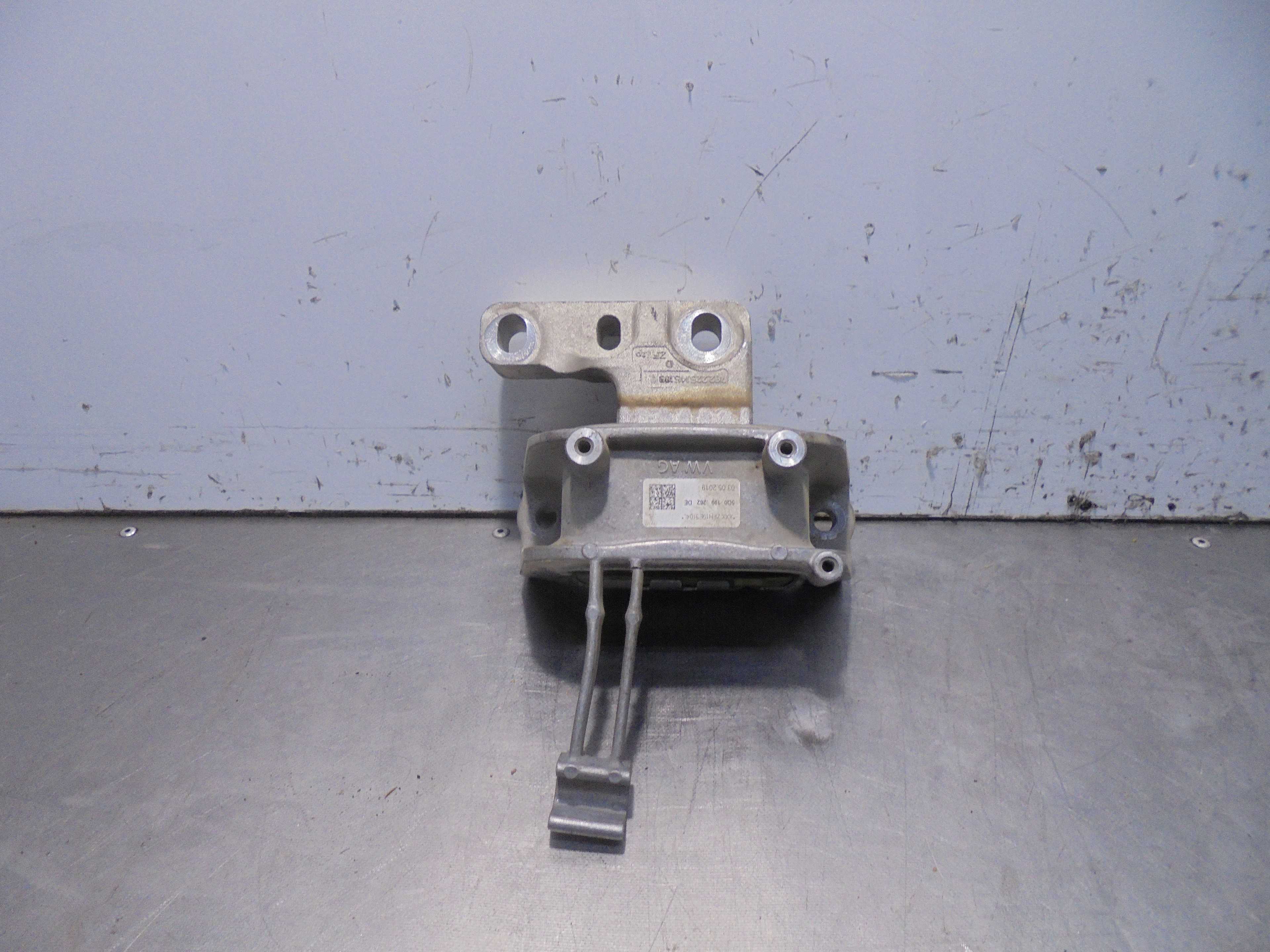 Recambio de soporte motor derecho para audi a3 sportback (8vf) 30 tdi design referencia OEM IAM 5Q0199262  
