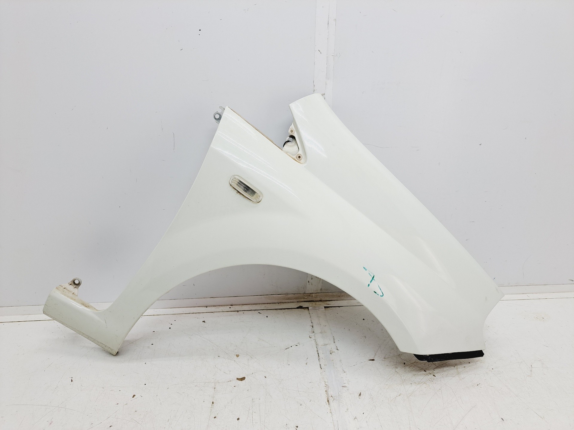 Recambio de aleta delantera derecha para fiat punto (evo) (199) dynamic referencia OEM IAM  1698676580 6000630349