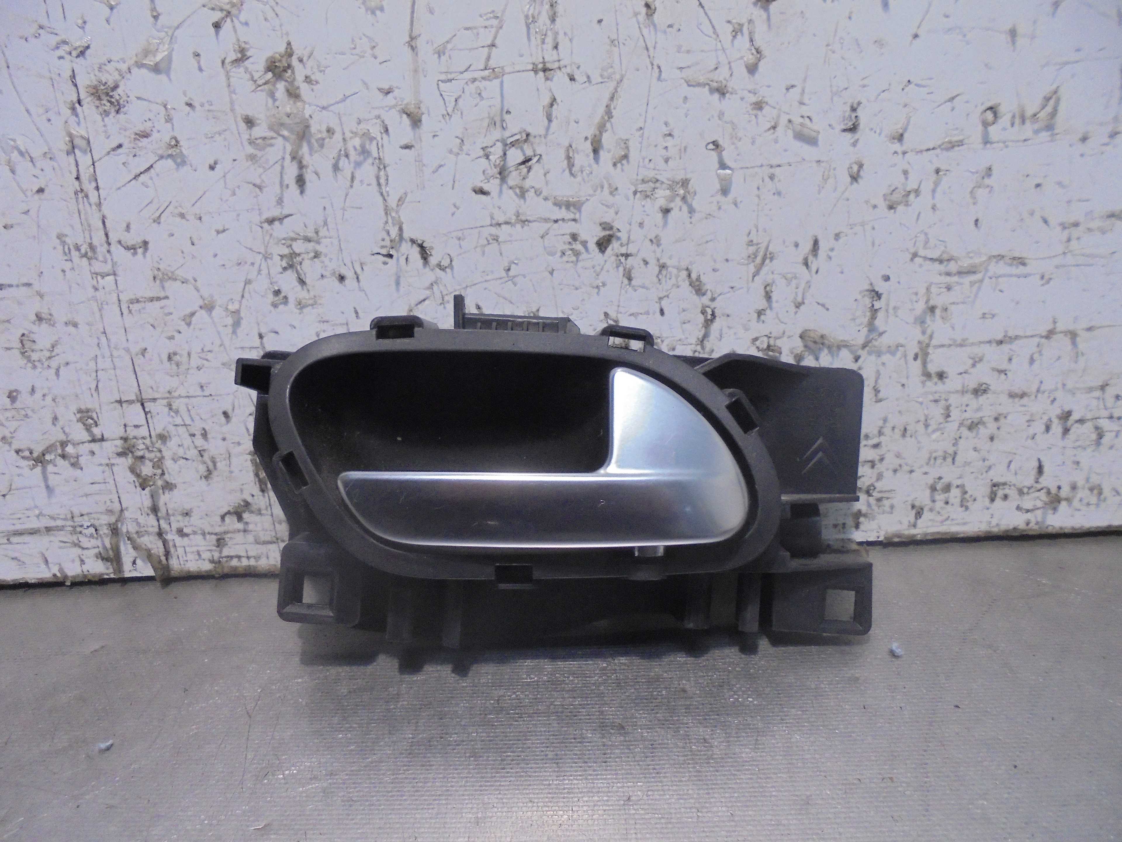 Recambio de maneta interior delantera derecha para peugeot 208 allure referencia OEM IAM 96605253VV  