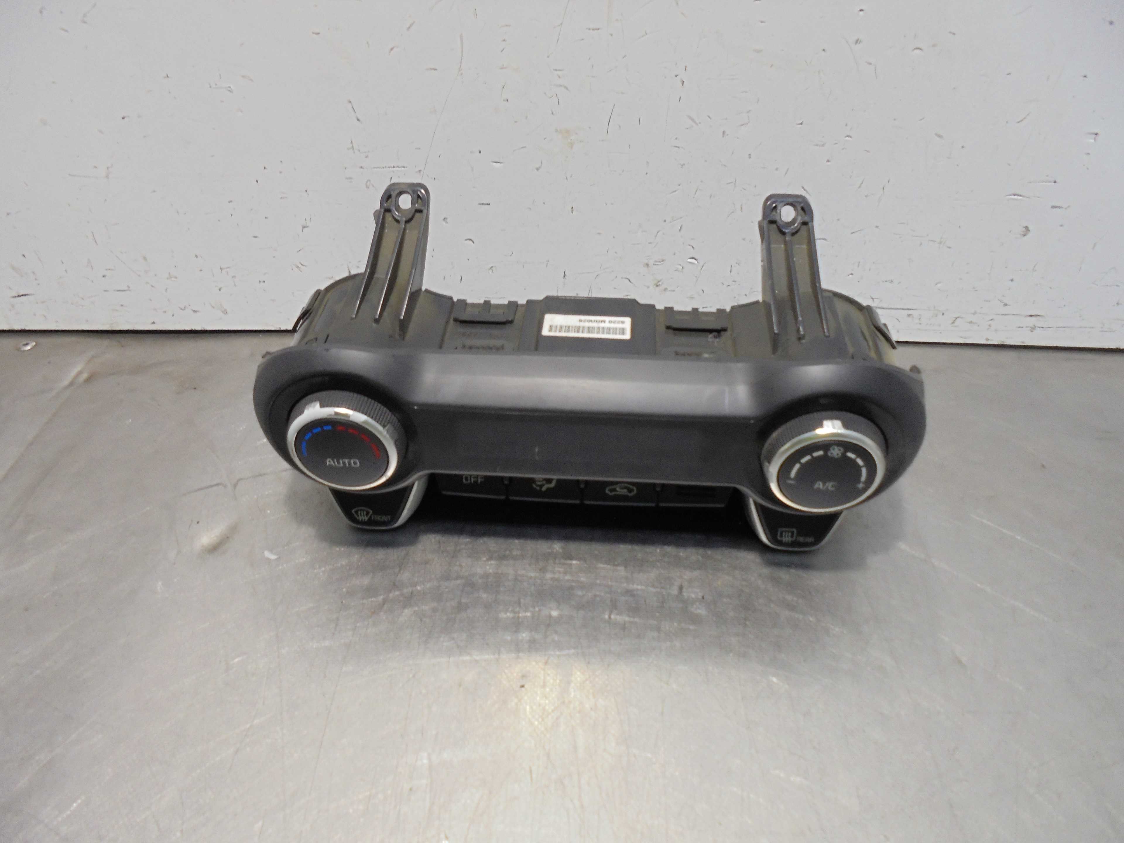 Recambio de mando climatizador para kia rio (yb) attract referencia OEM IAM 97250H8220  