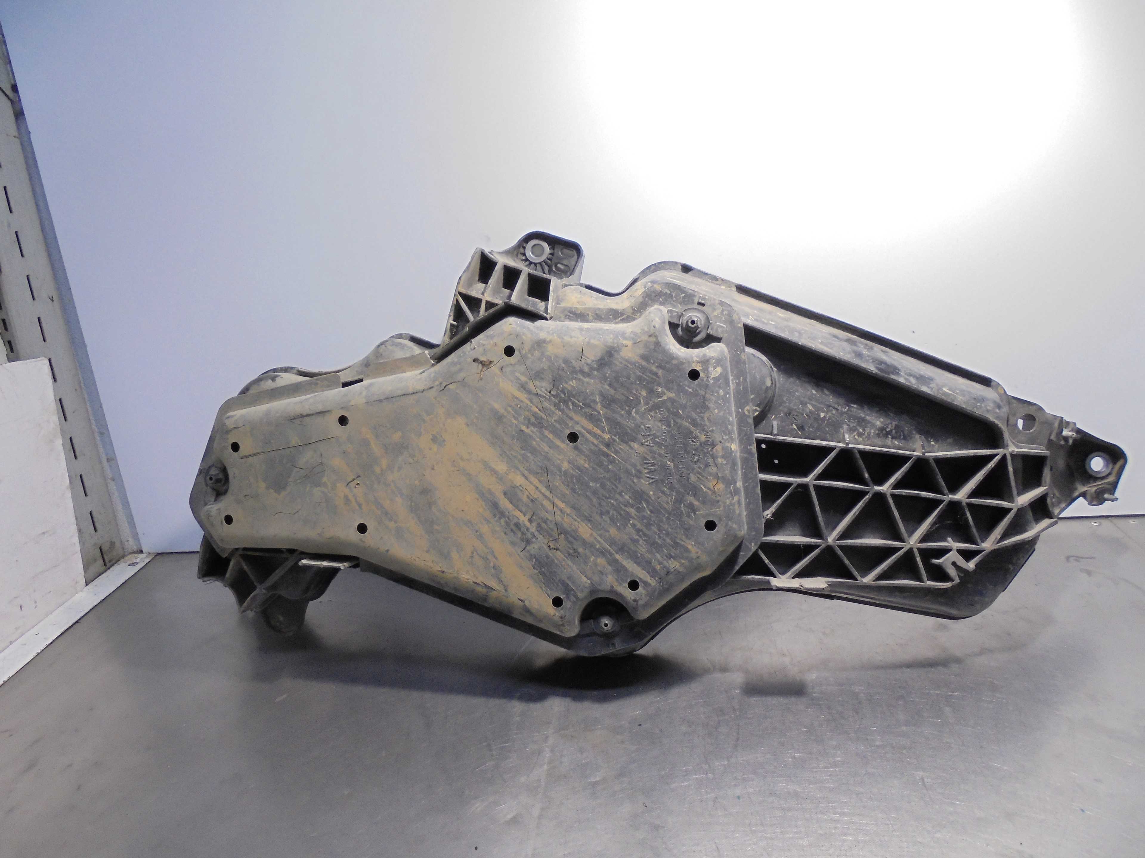 Recambio de deposito aditivo para audi a3 sportback (8vf) 30 tdi design referencia OEM IAM 5Q0131877R  