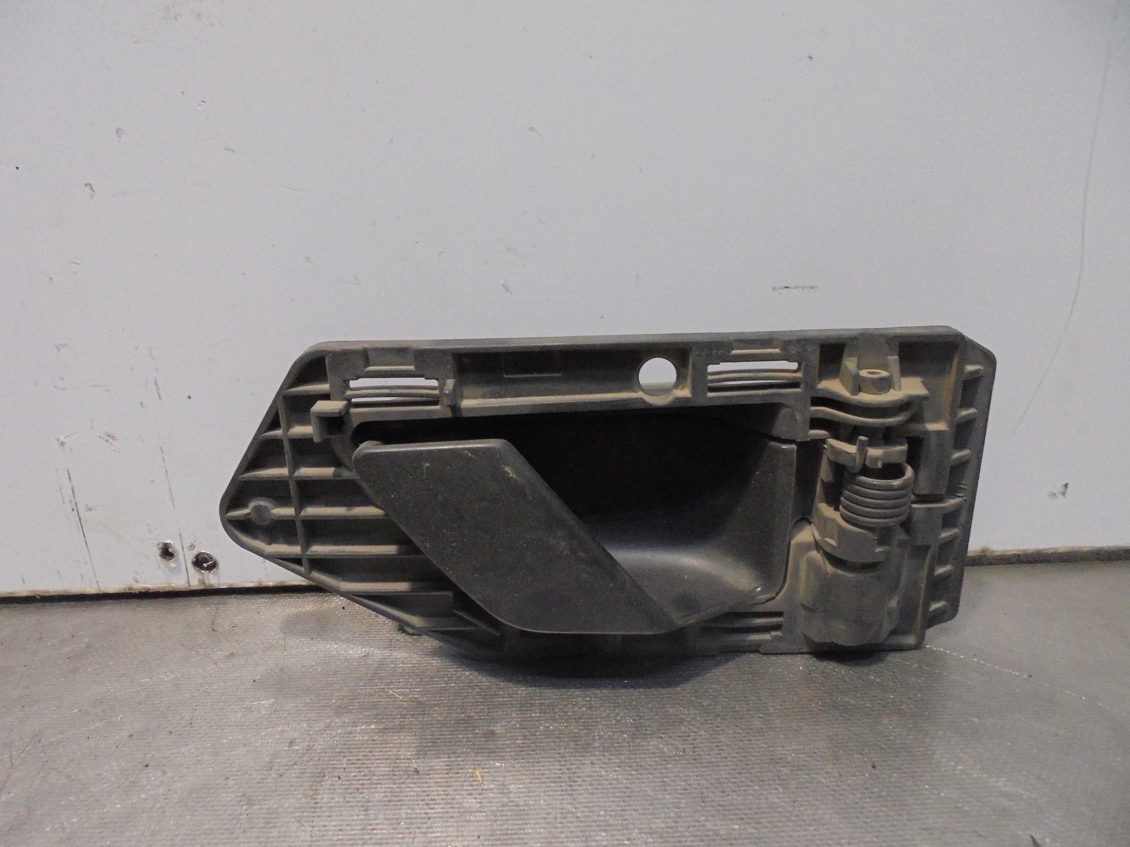 Recambio de maneta interior delantera derecha para citroën berlingo 1.9 diesel referencia OEM IAM 9621422877  