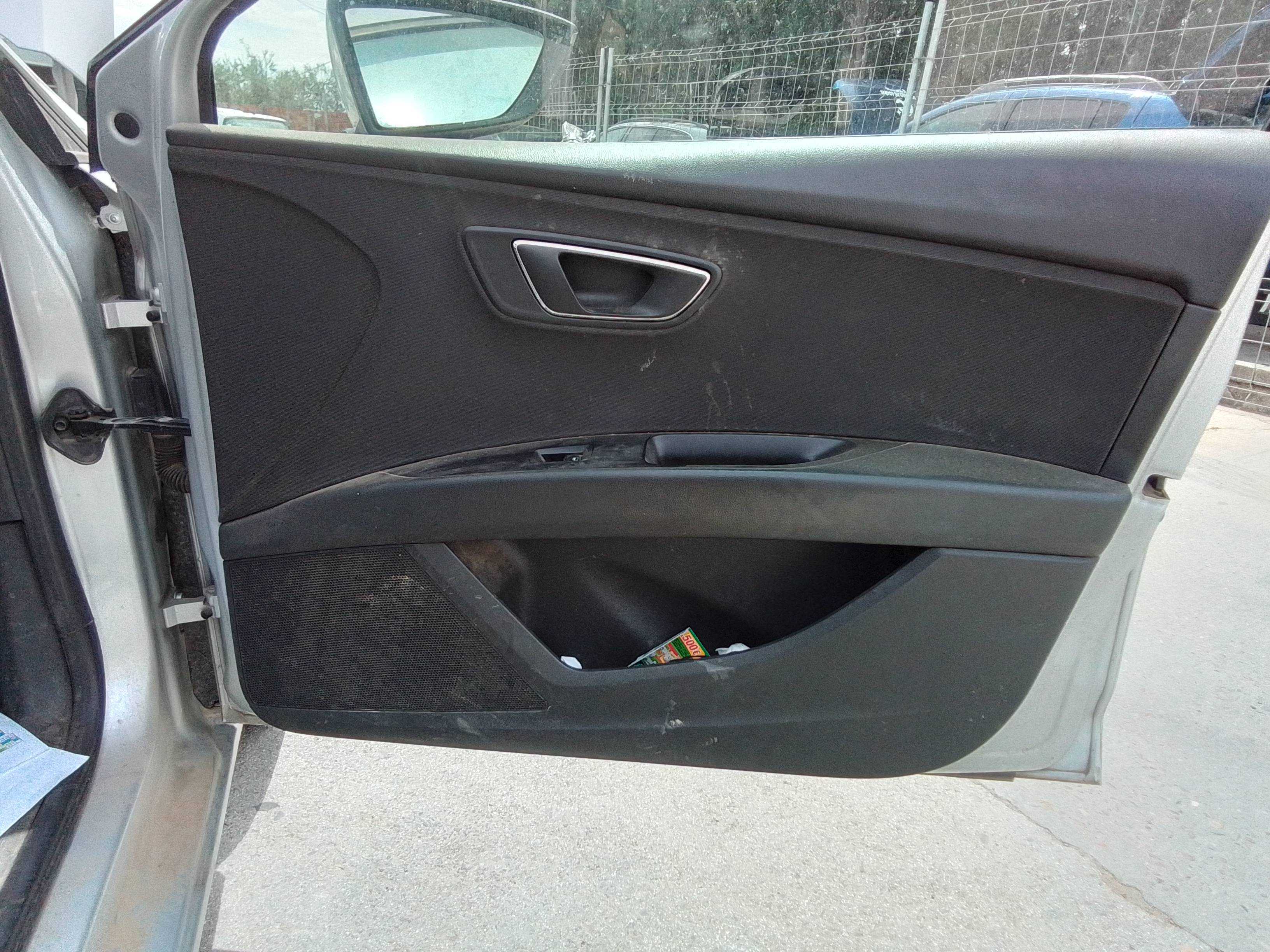 Recambio de guarnecido puerta delantera derecha para seat leon (5f1) i-tech referencia OEM IAM 5F4867132  