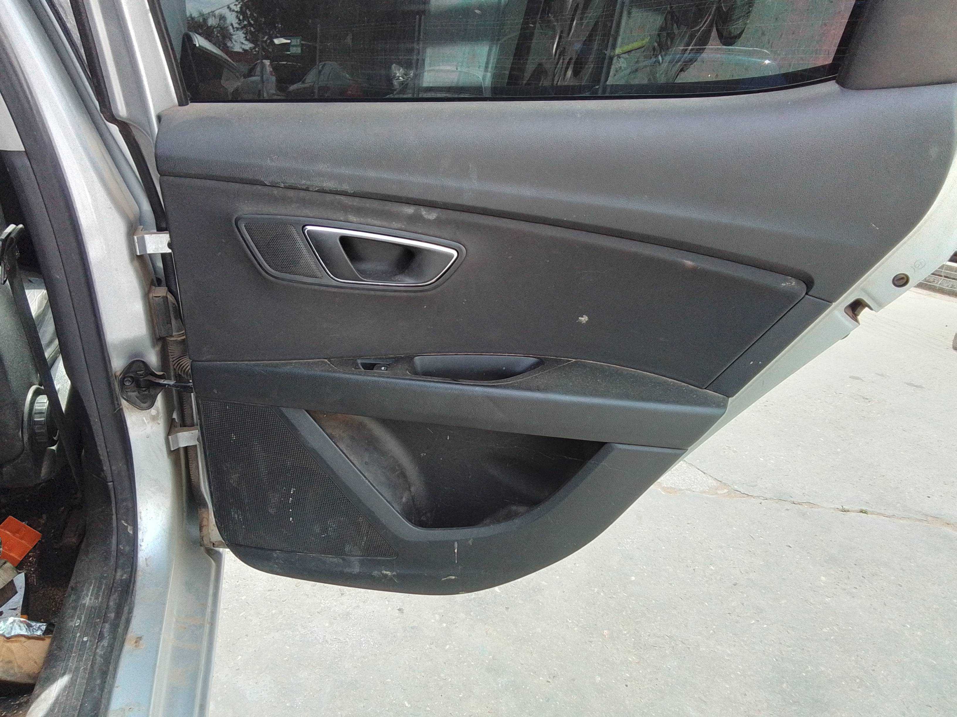 Recambio de guarnecido puerta trasera derecha para seat leon (5f1) i-tech referencia OEM IAM 5F4867134  