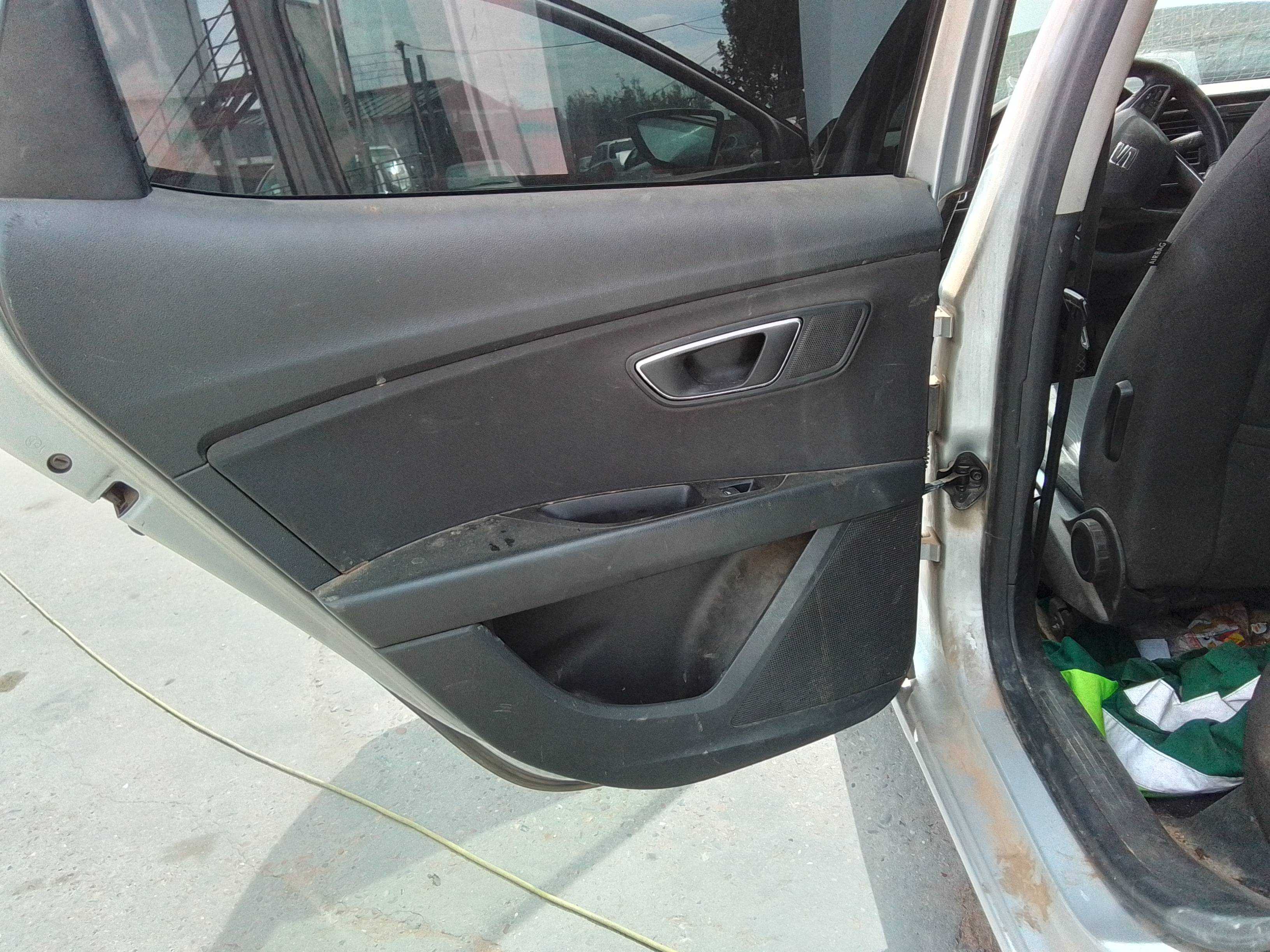 Recambio de guarnecido puerta trasera izquierda para seat leon (5f1) i-tech referencia OEM IAM 5F4867133  