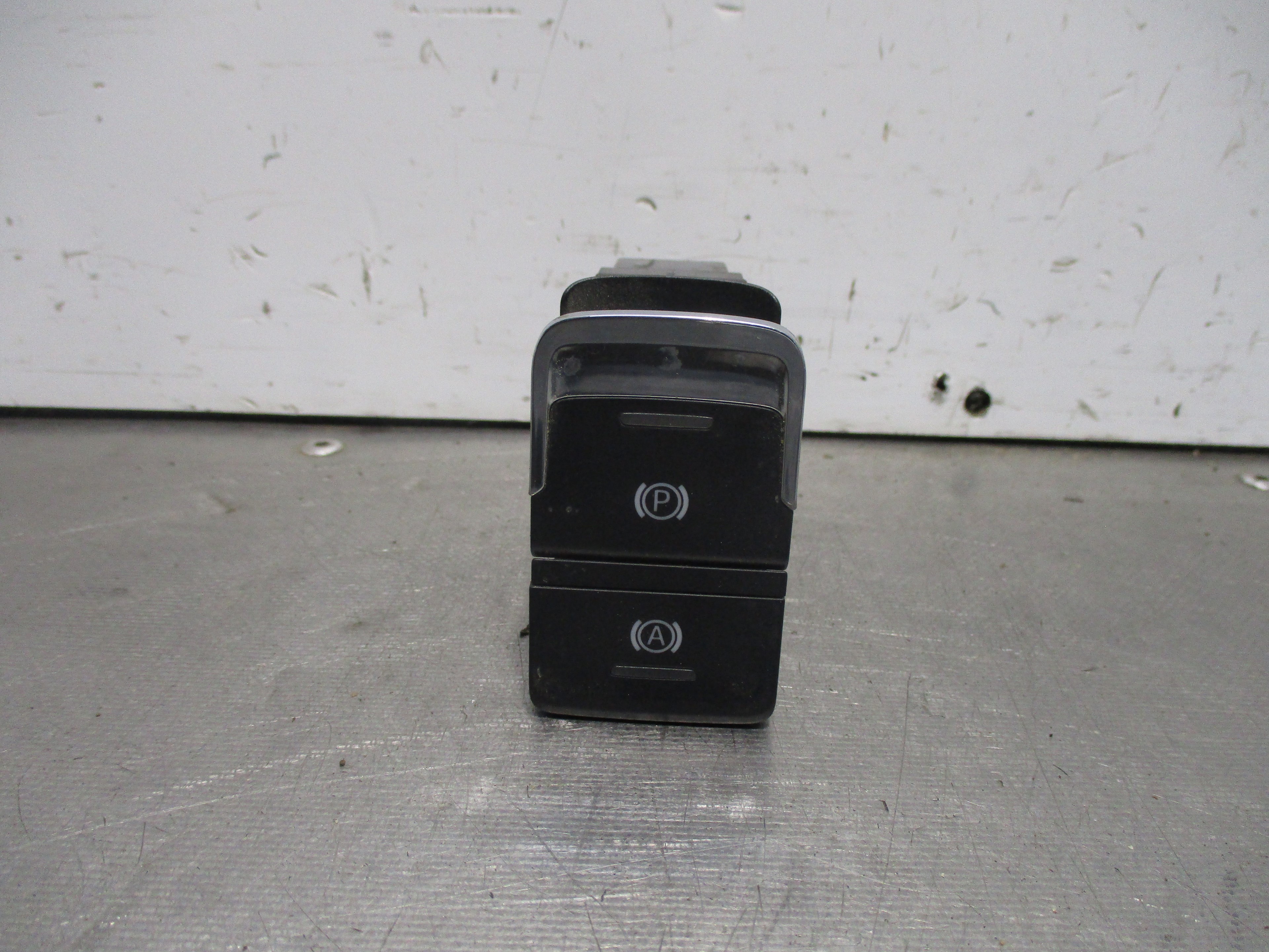 Recambio de pulsador freno de mano electrico para seat leon (5f1) reference referencia OEM IAM 575927225  