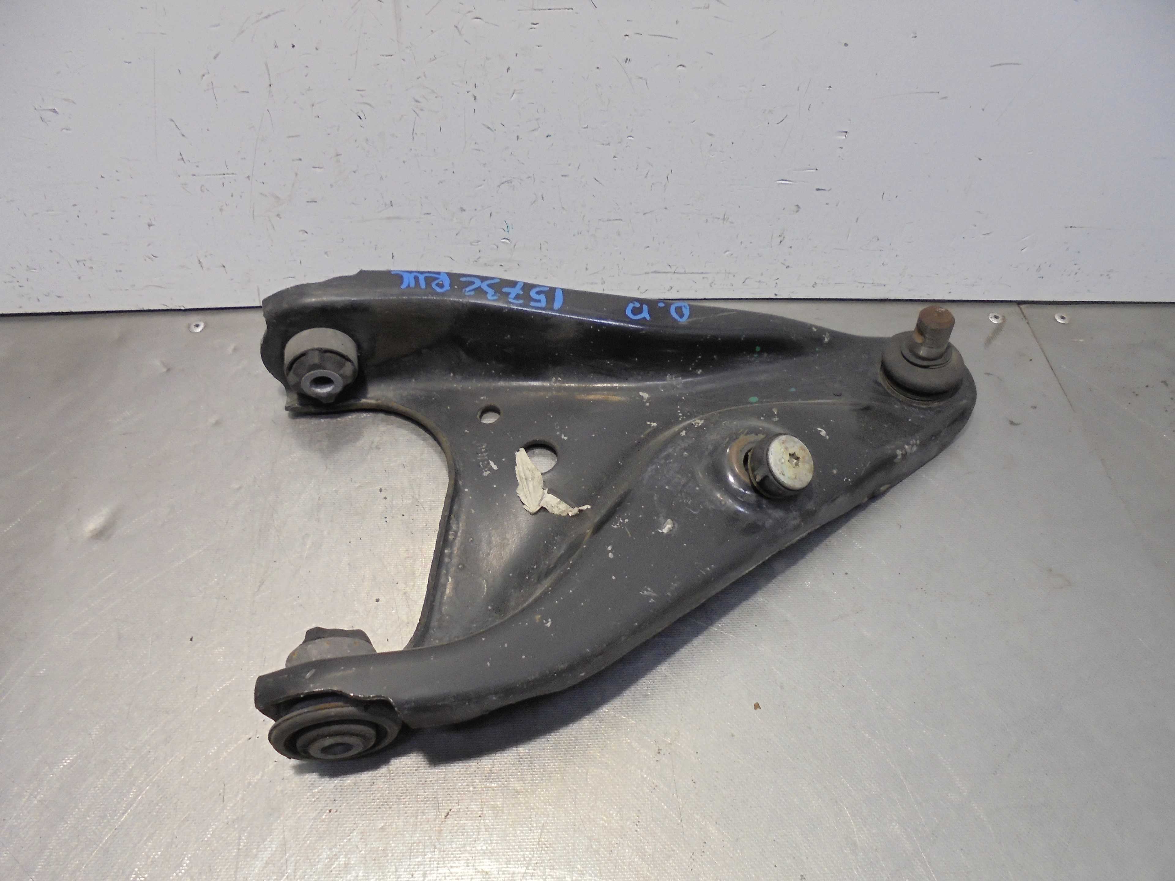 Recambio de brazo suspension inferior delantero derecho para dacia sandero stepway referencia OEM IAM   