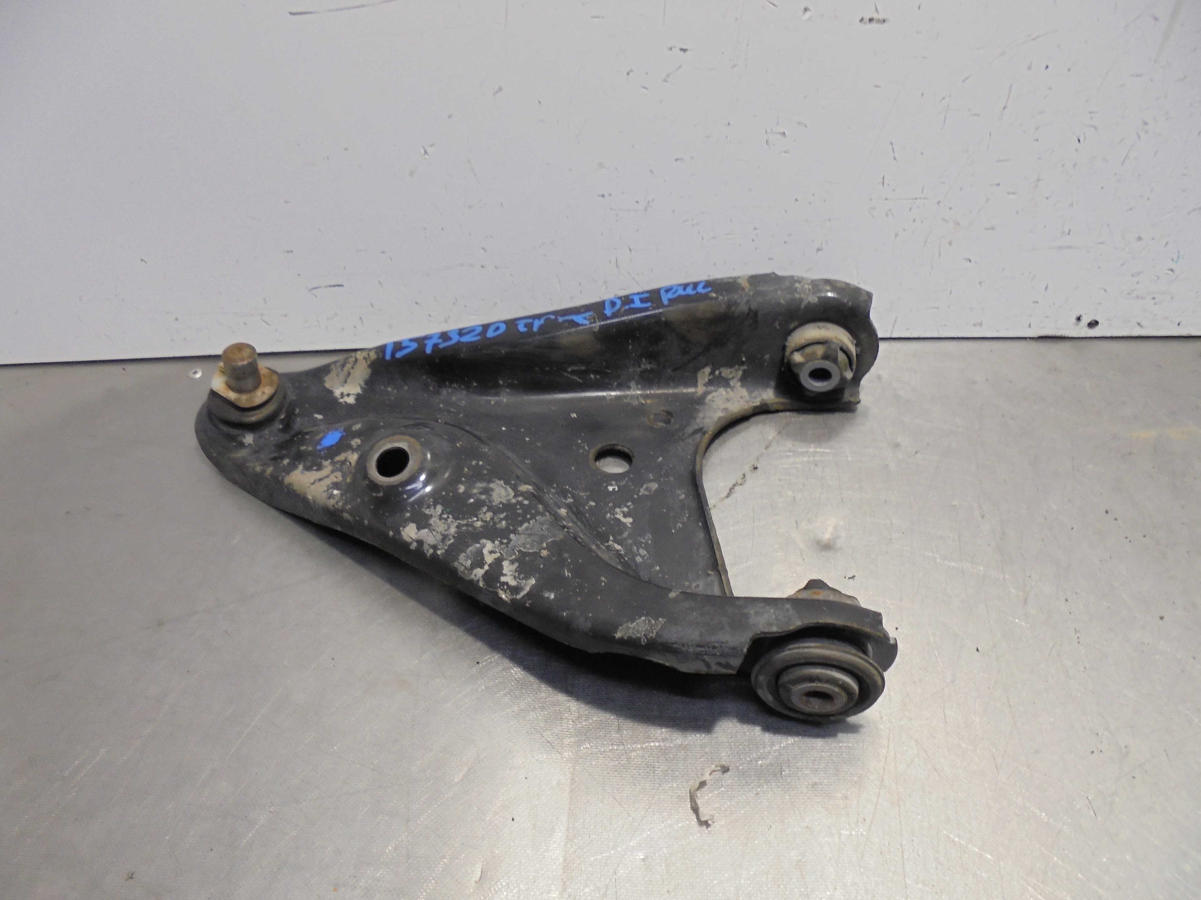 Recambio de brazo suspension inferior delantero izquierdo para dacia sandero stepway referencia OEM IAM   