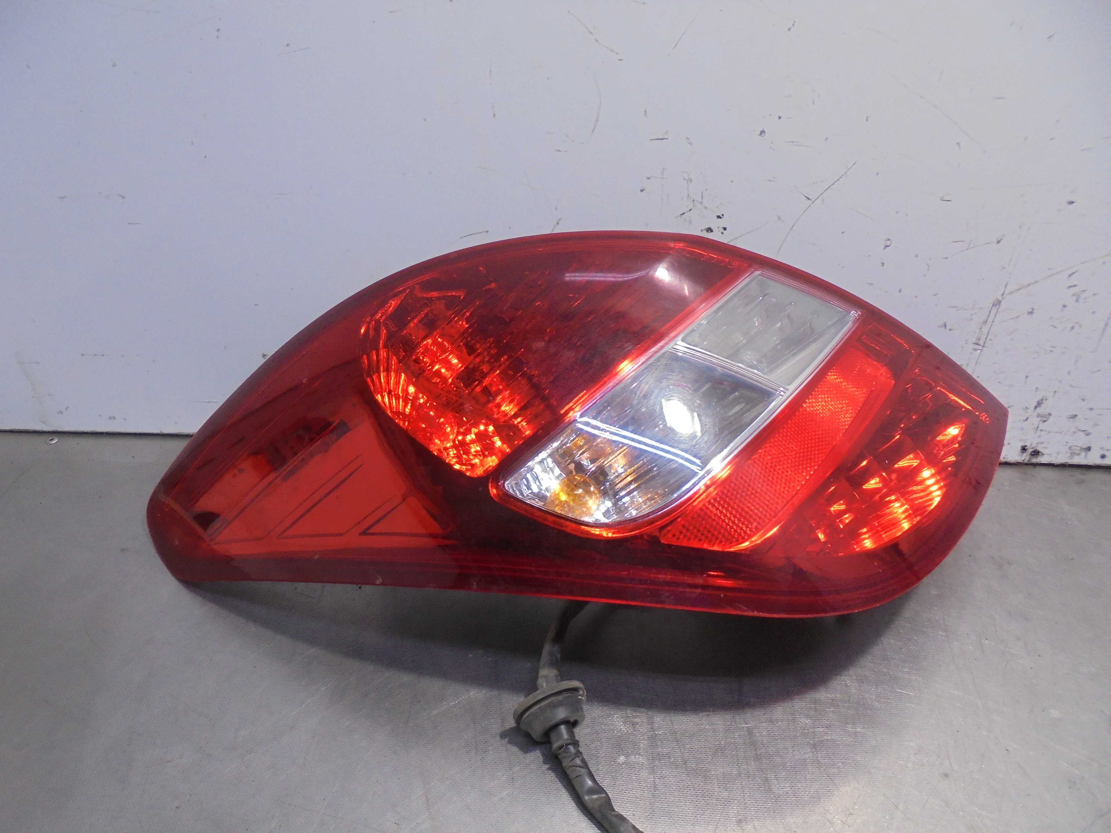 Recambio de piloto trasero izquierdo para hyundai i20 1.2 cat referencia OEM IAM 924014P000 02048099900010 