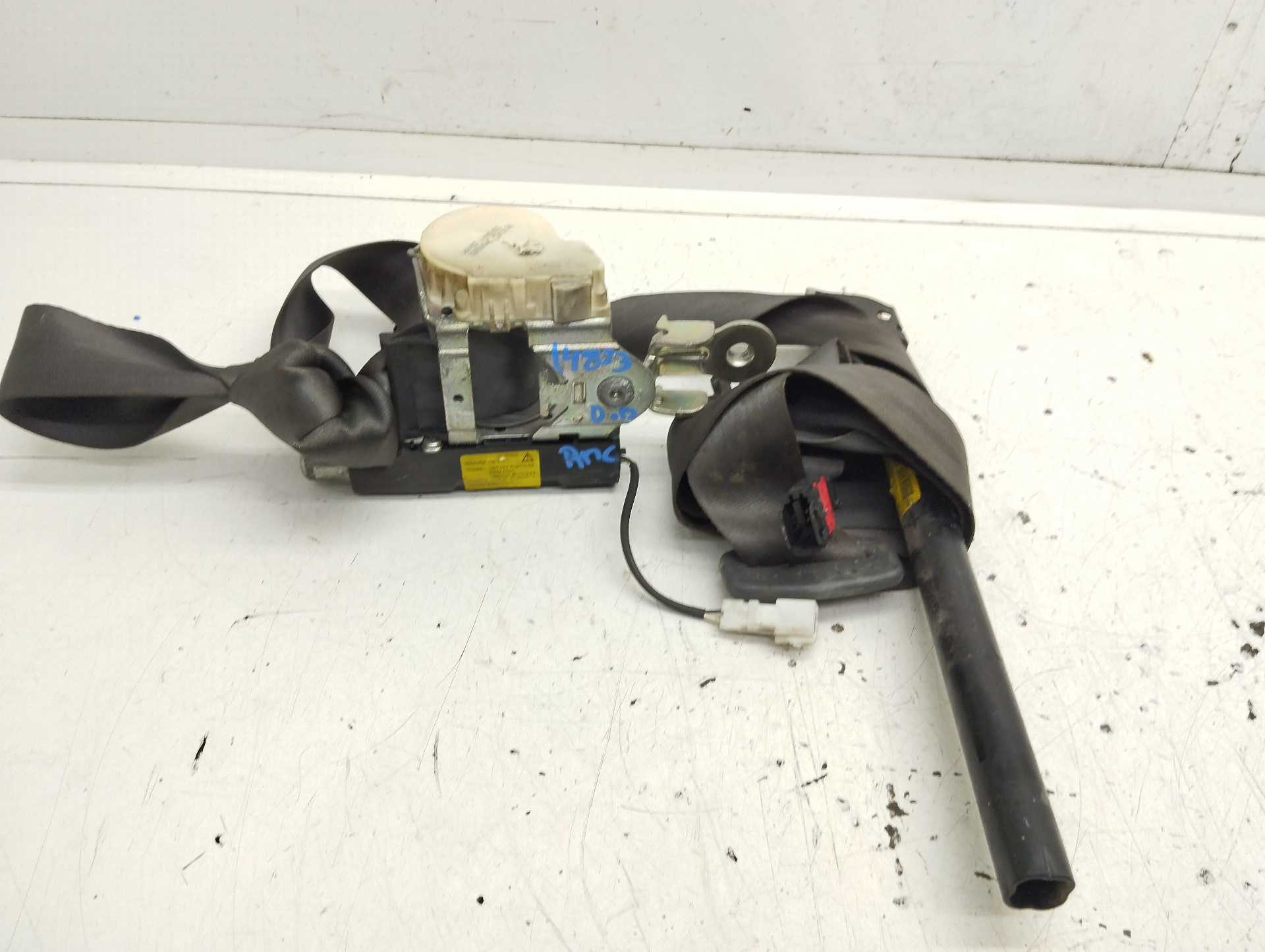 Recambio de cinturon seguridad delantero derecho para renault clio grandtour authentique referencia OEM IAM 33056054  