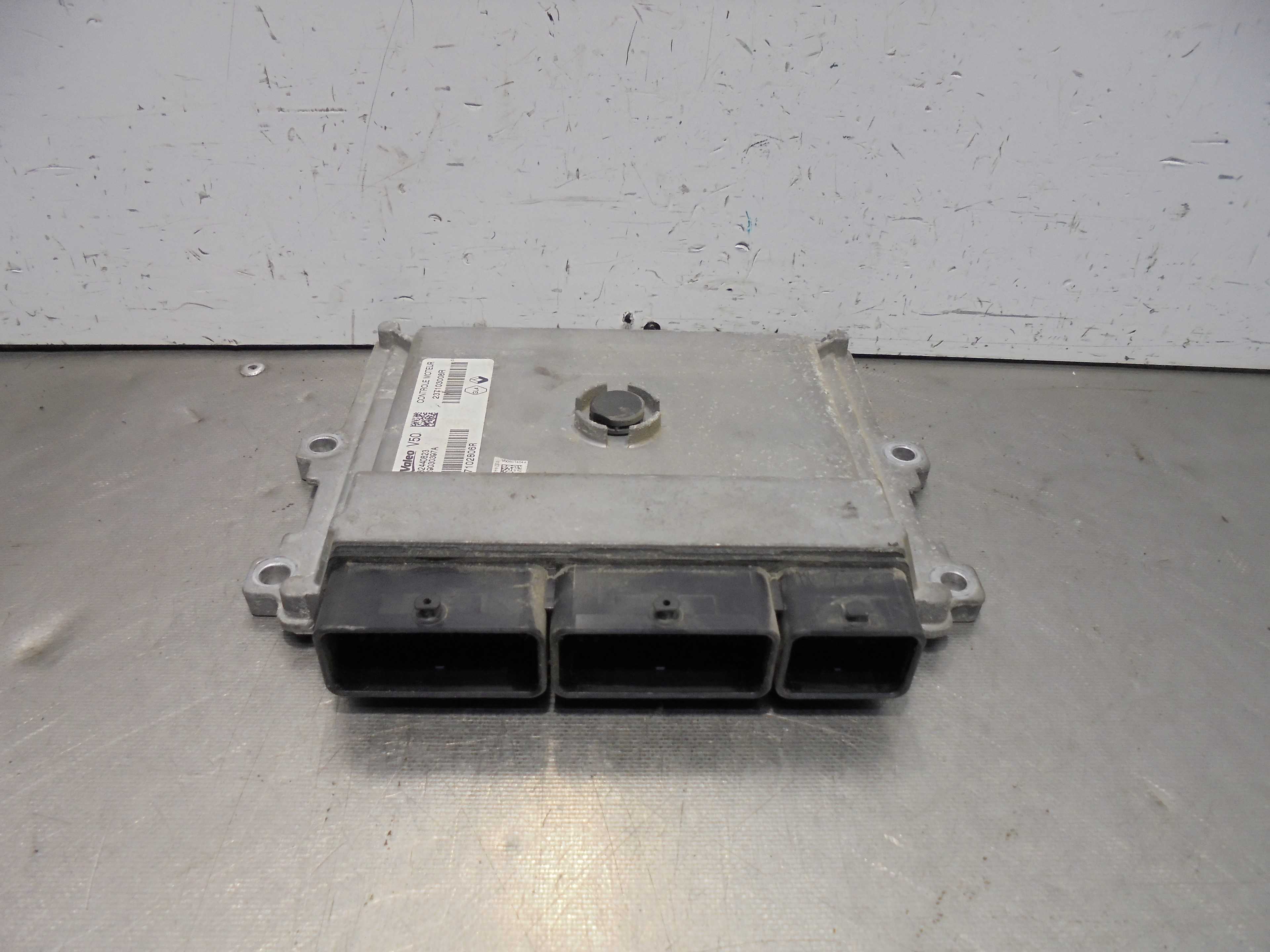 Recambio de centralita motor uce para dacia sandero stepway referencia OEM IAM 237103008R VALEO 
