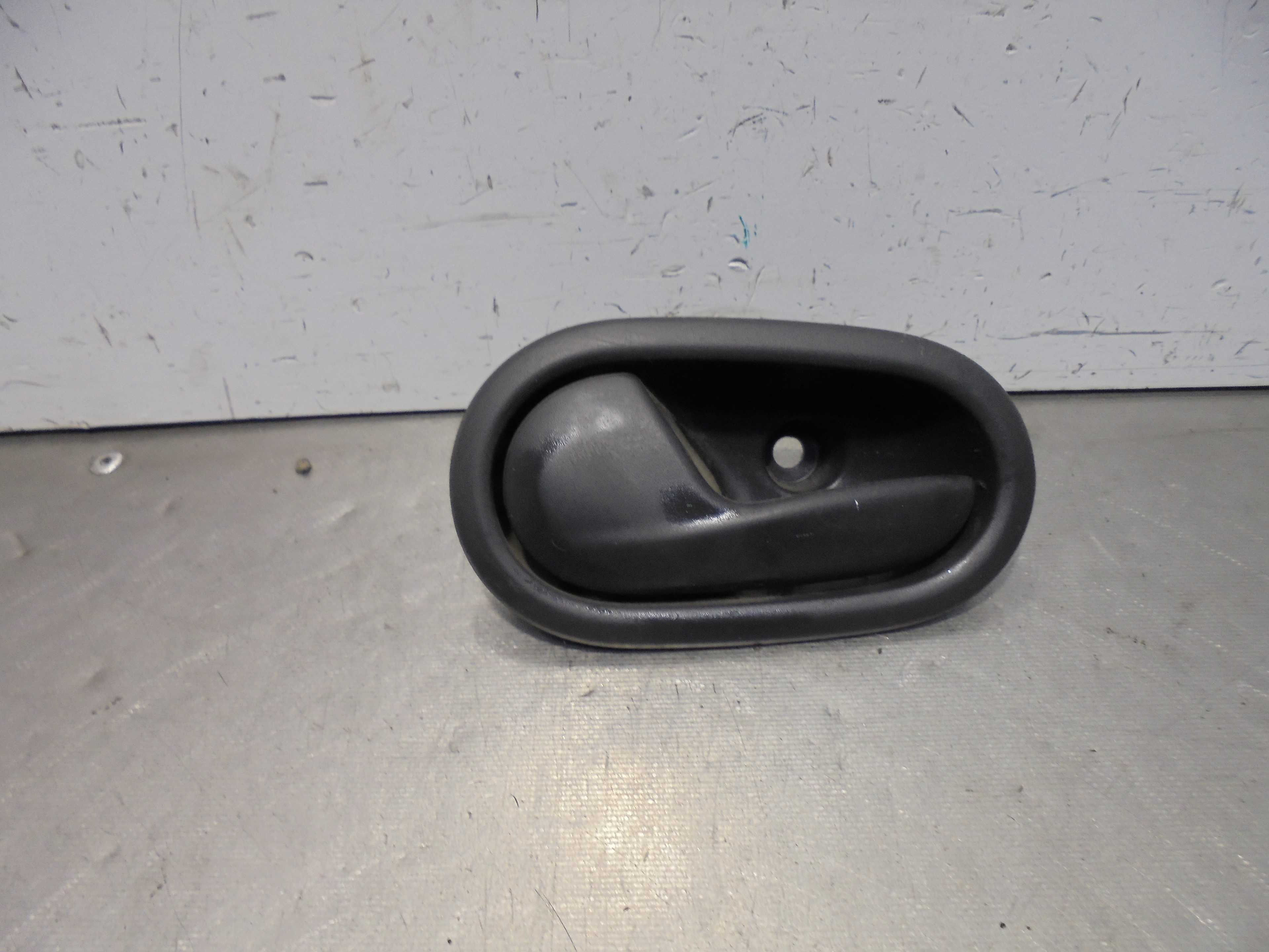Recambio de maneta interior trasera izquierda para dacia sandero stepway referencia OEM IAM 806717698R  