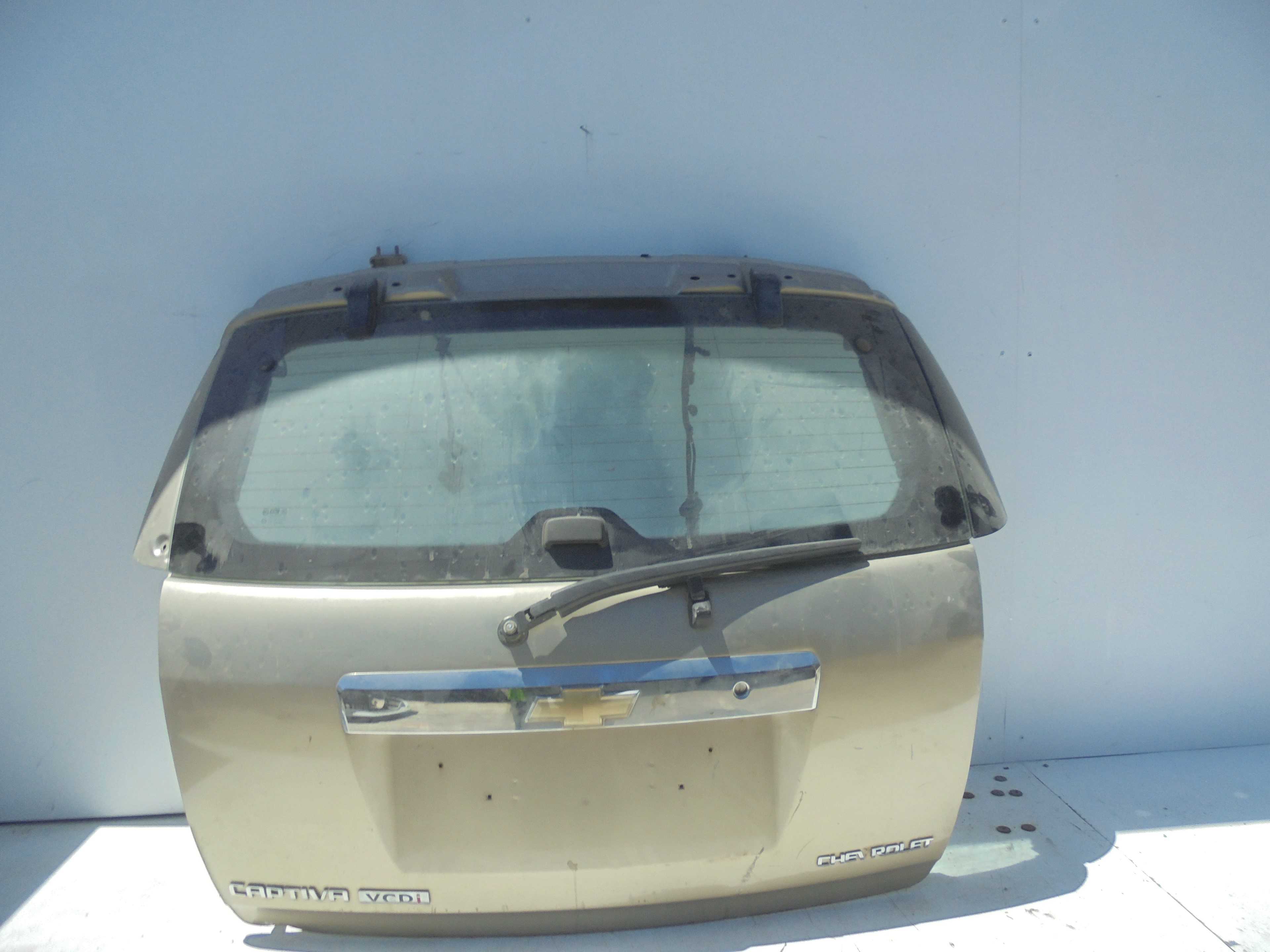 Recambio de porton trasero para chevrolet captiva 2.0 vcdi lt referencia OEM IAM 95240538  