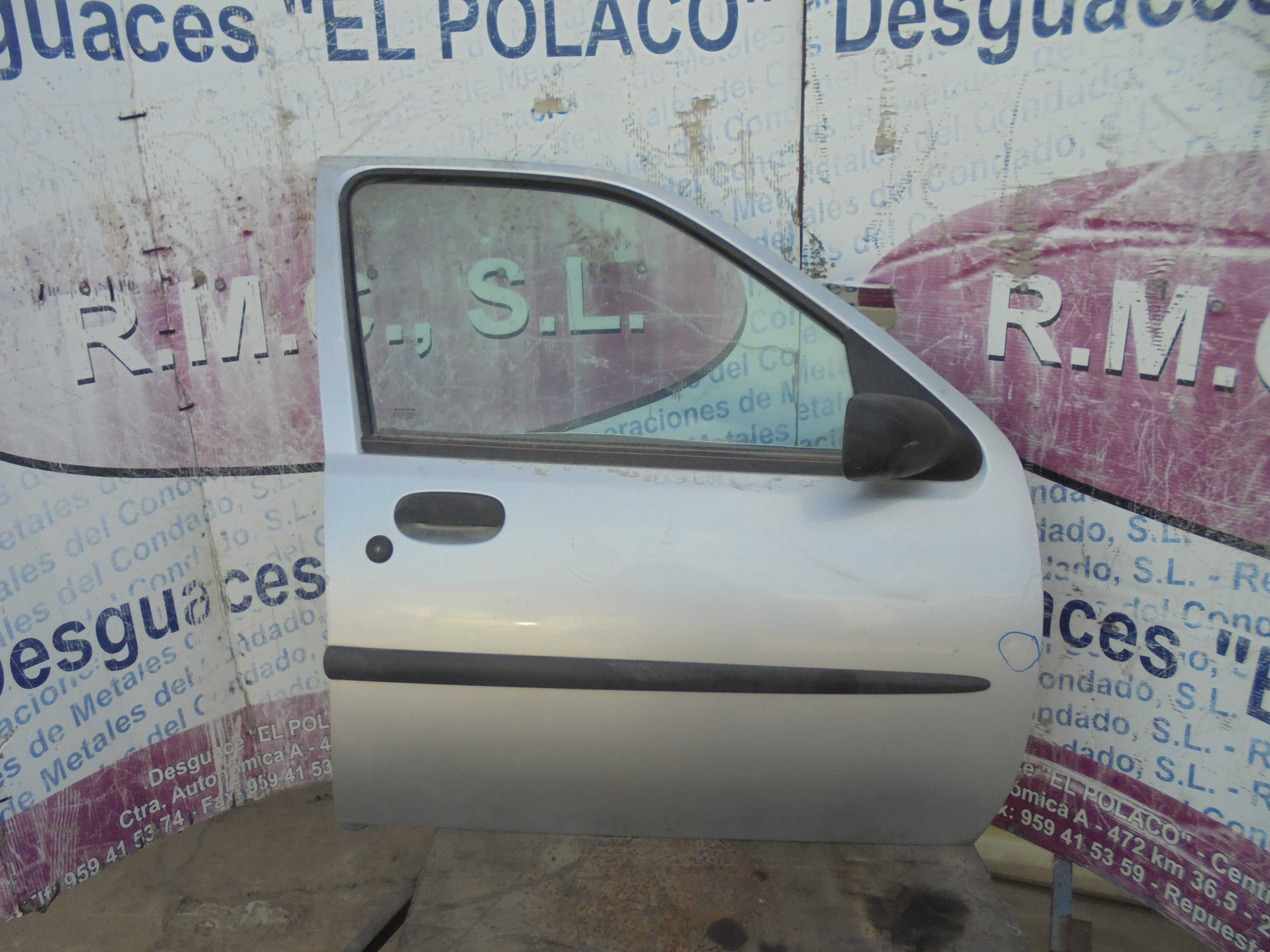 Recambio de puerta delantera derecha para ford fiesta berlina básico referencia OEM IAM   