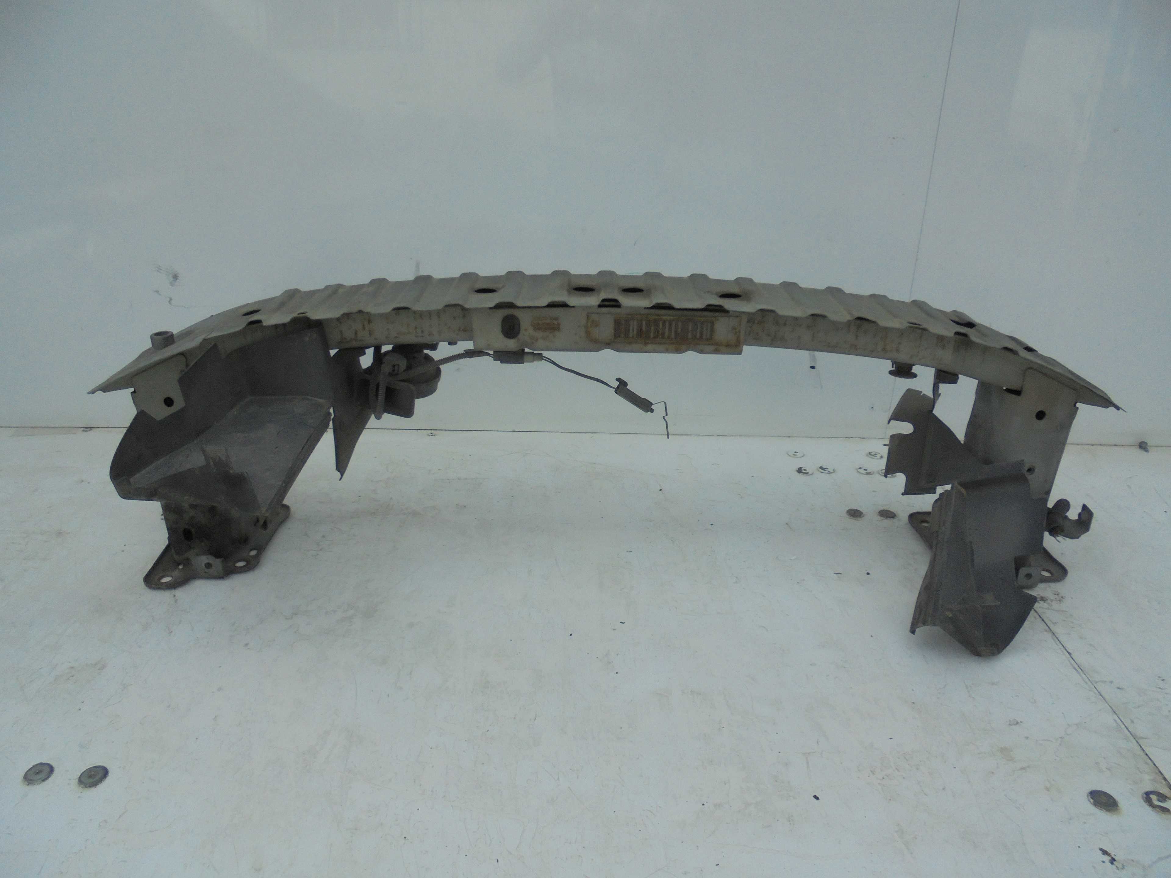 Recambio de refuerzo paragolpes delantero para ford focus berlina (cap) 1.6 tdci cat referencia OEM IAM   