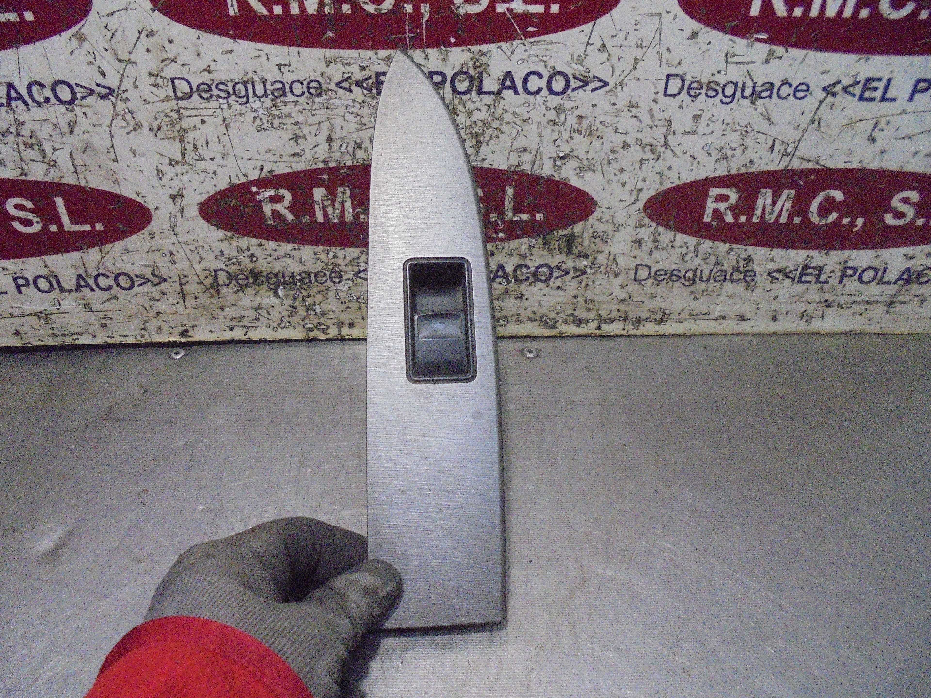 Recambio de mando elevalunas trasero izquierdo para toyota avensis cross sport (t27) active referencia OEM IAM   