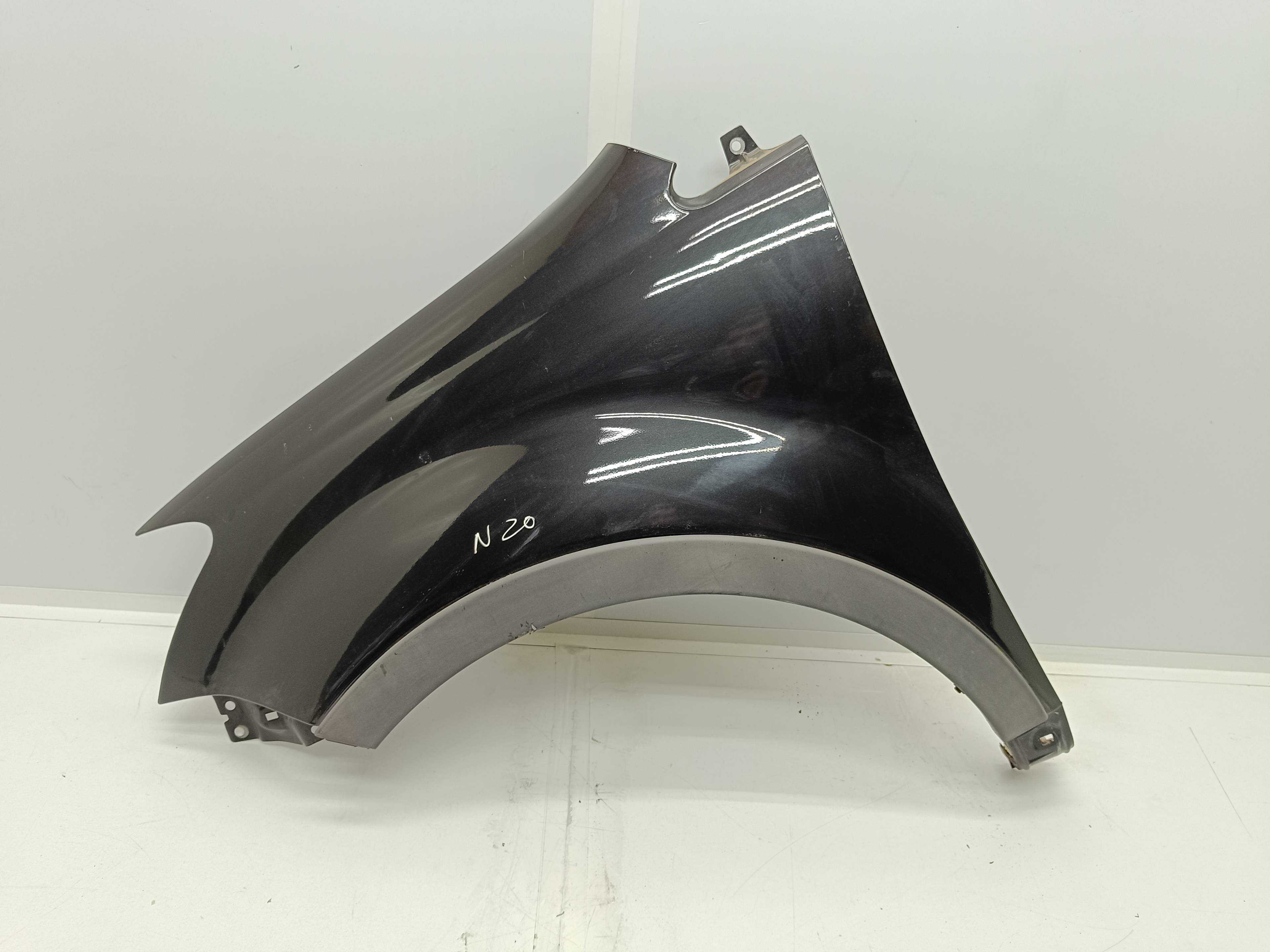 Recambio de aleta delantera izquierda para ssangyong korando 2.0 td cat referencia OEM IAM   