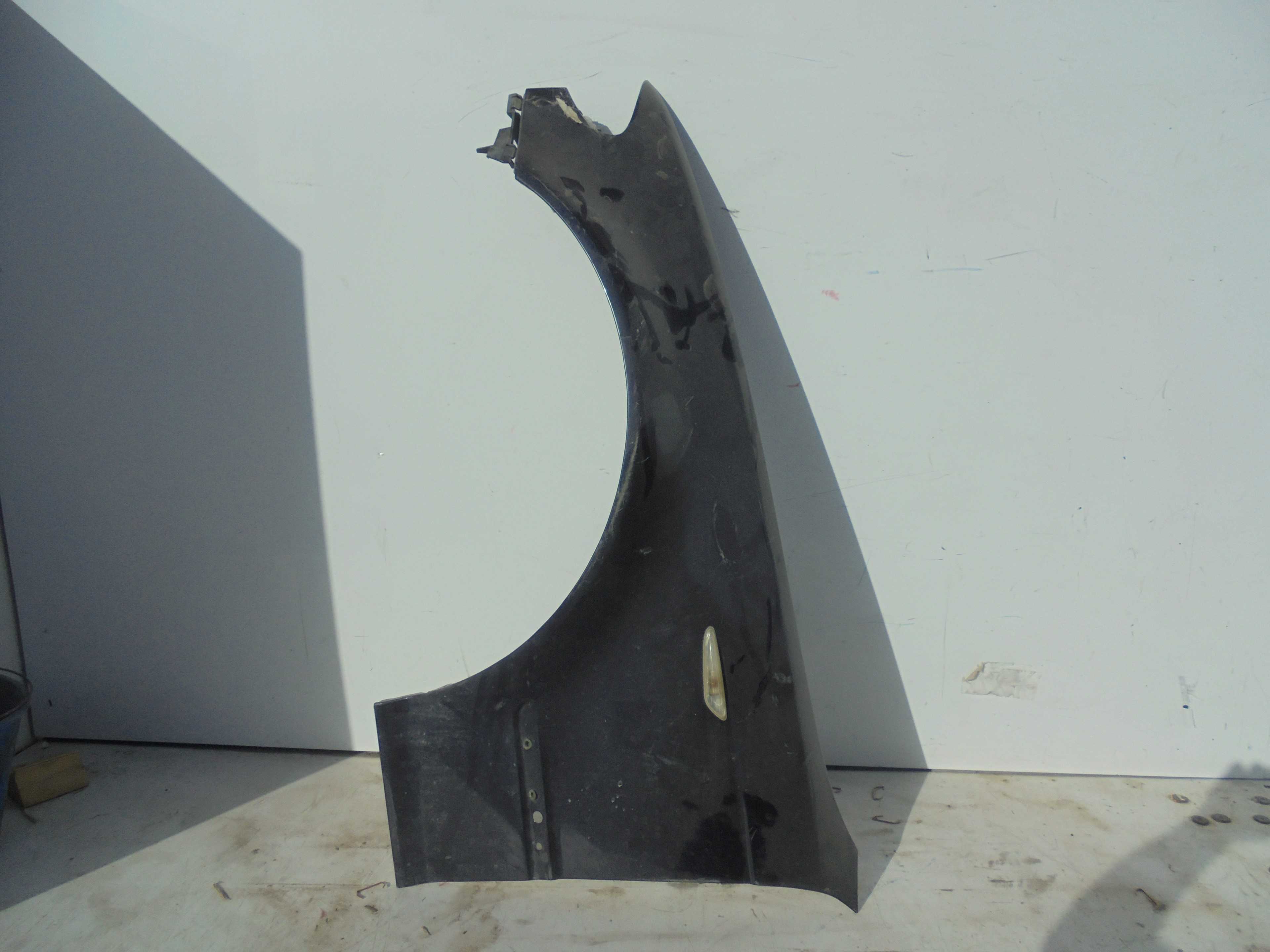 Recambio de aleta delantera izquierda para bmw serie 3 berlina (e46) 318i referencia OEM IAM 41358240405  
