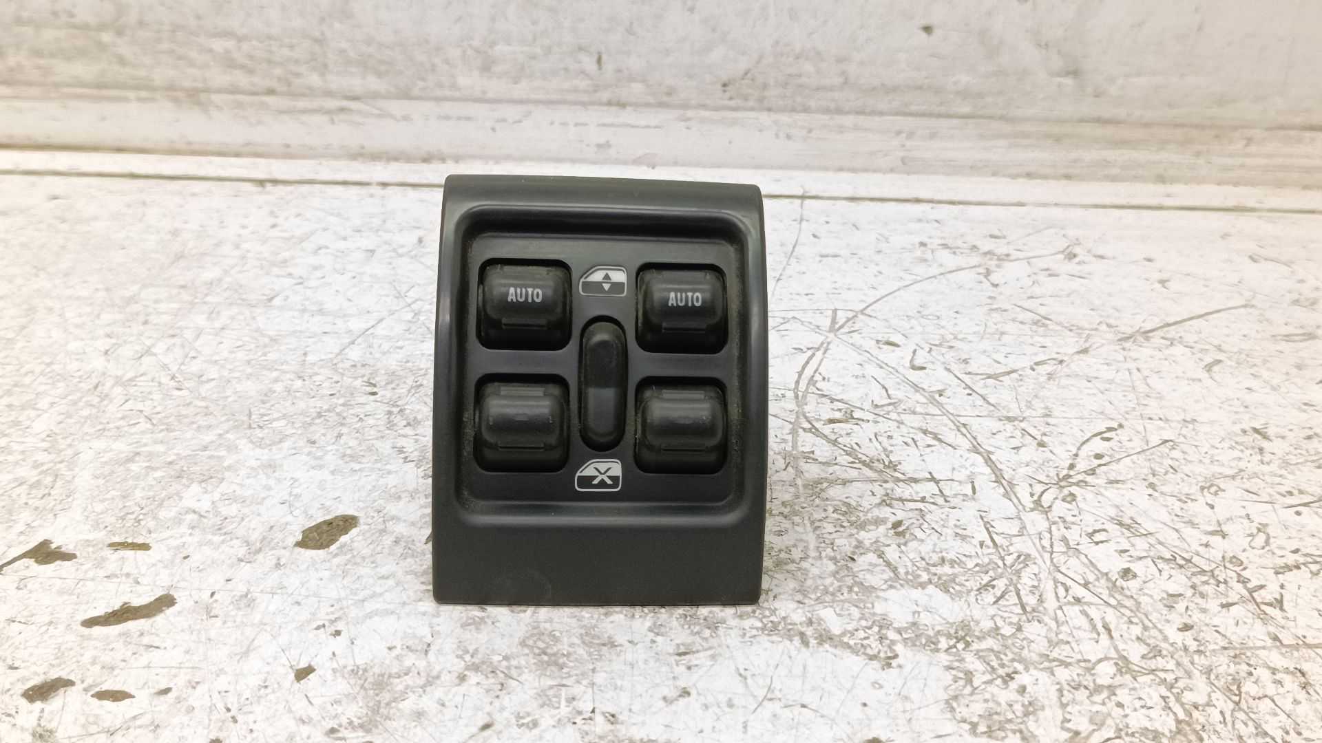 Recambio de mando elevalunas delantero izquierdo para chrysler pt cruiser (pt) referencia OEM IAM 0UK931DVAB  