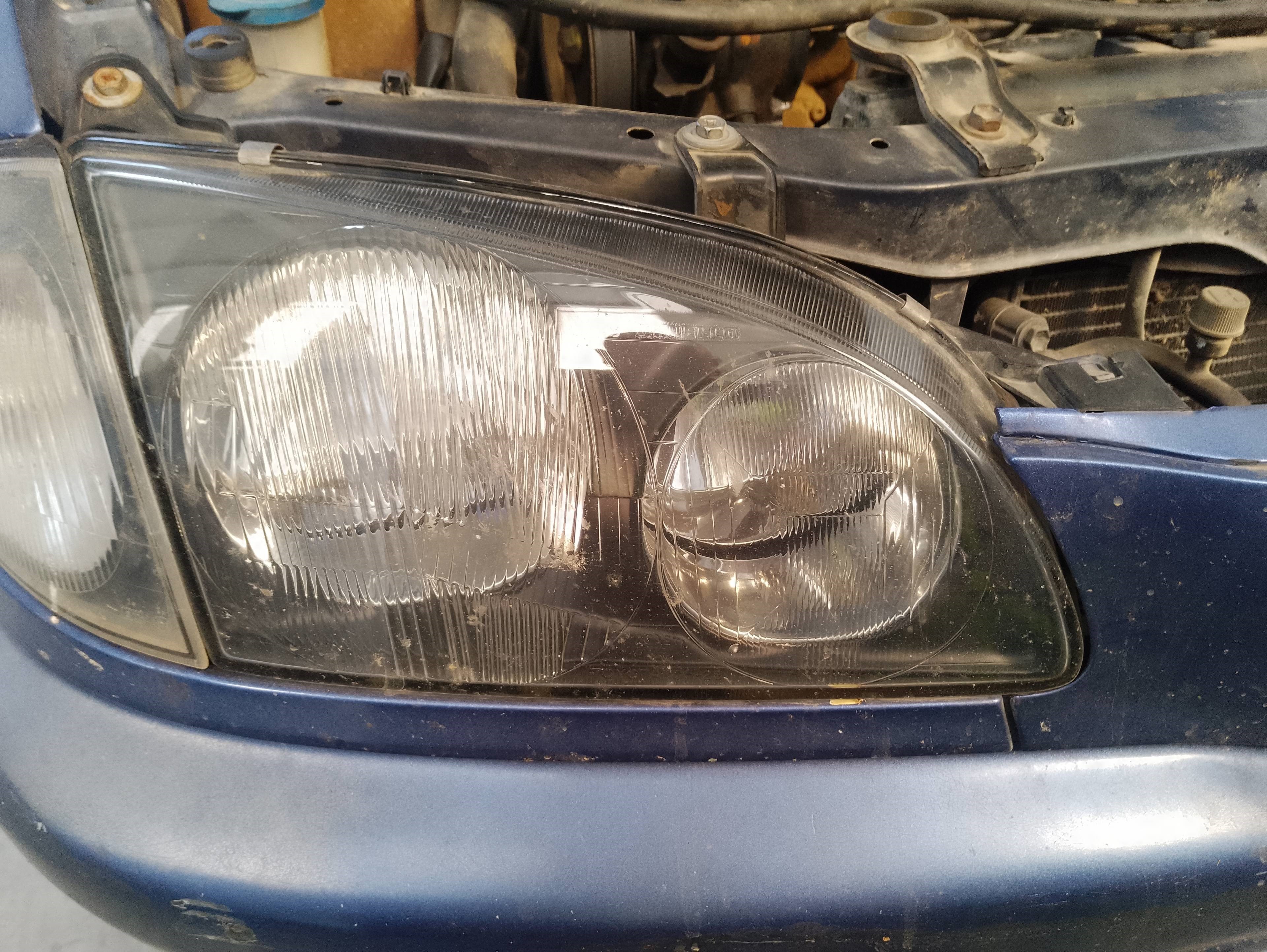 Recambio de faro derecho para toyota avensis berlina (t 22) 2.0 td luna (5-ptas.) referencia OEM IAM   