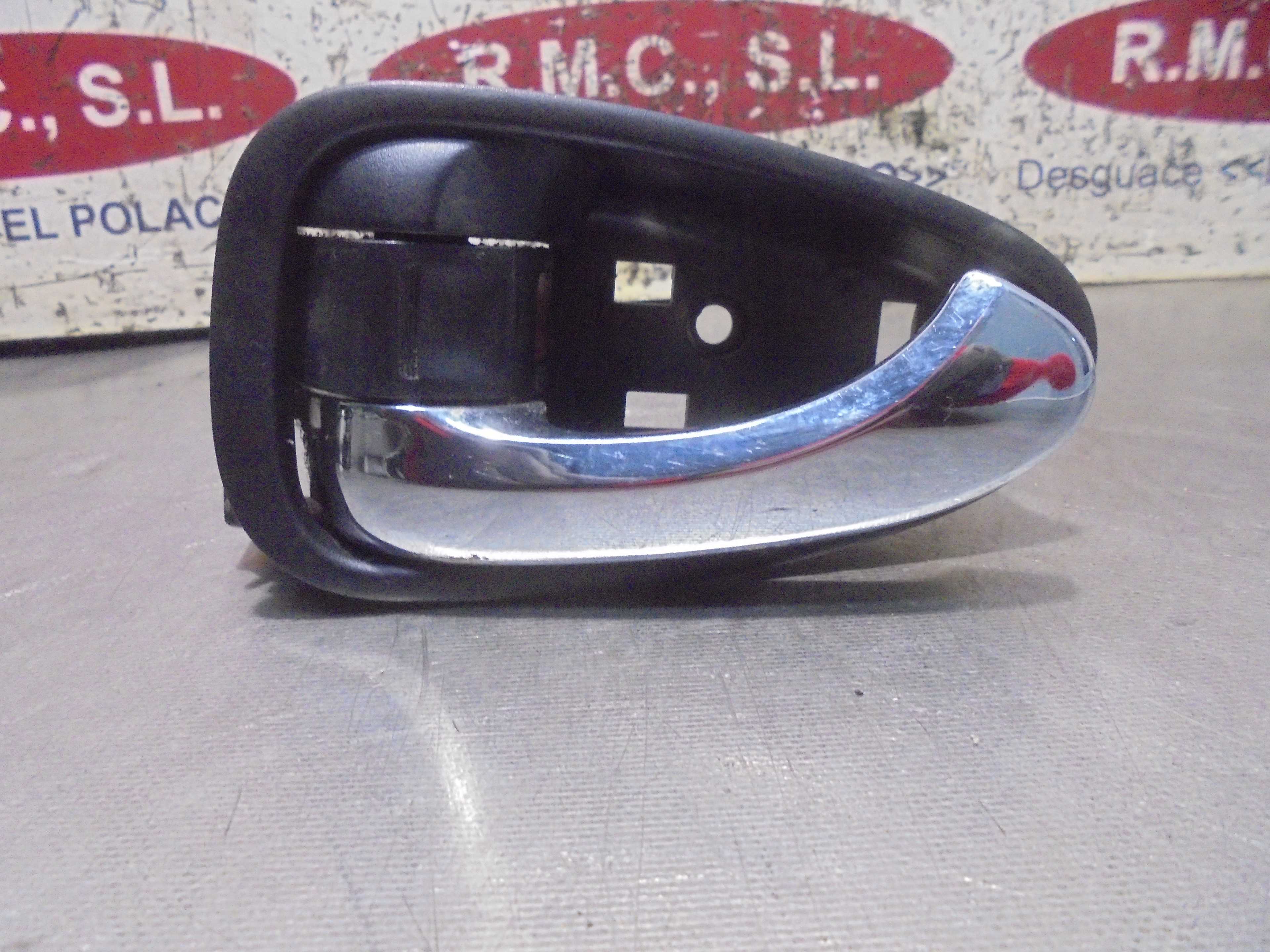Recambio de maneta interior delantera izquierda para toyota avensis cross sport (t27) active referencia OEM IAM   