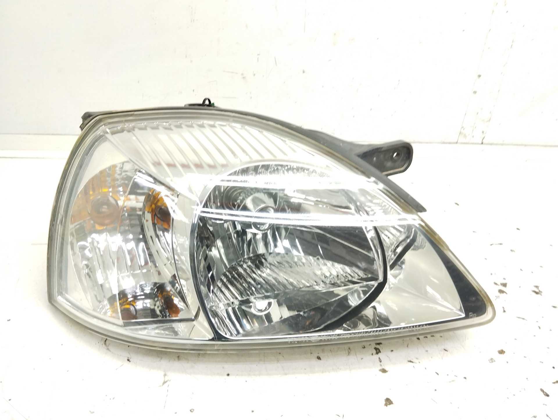 Recambio de faro derecho para kia rio referencia OEM IAM  0K31A51030C 
