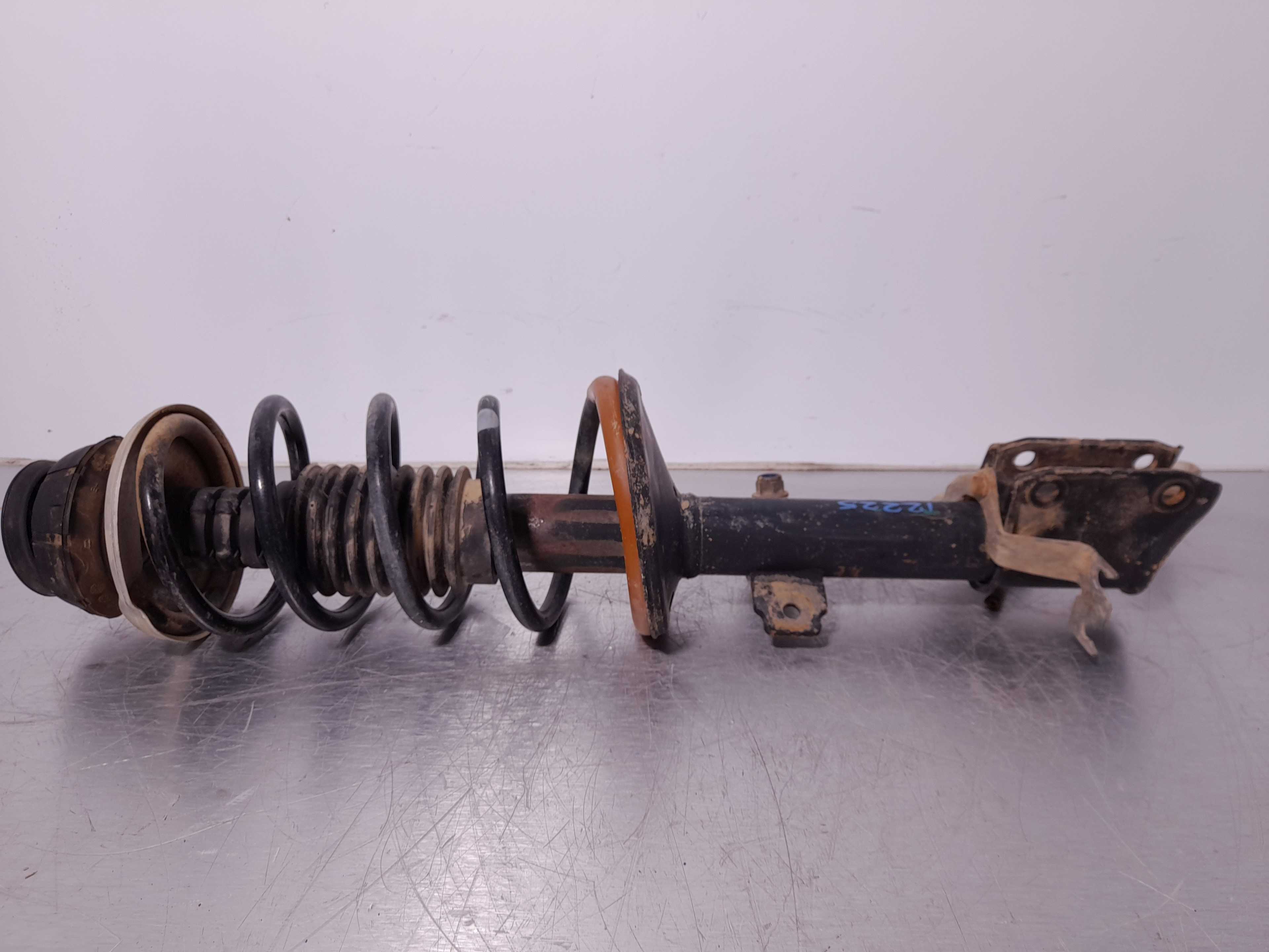 Recambio de amortiguador delantero derecho para dacia duster 1.5 dci diesel fap cat referencia OEM IAM   