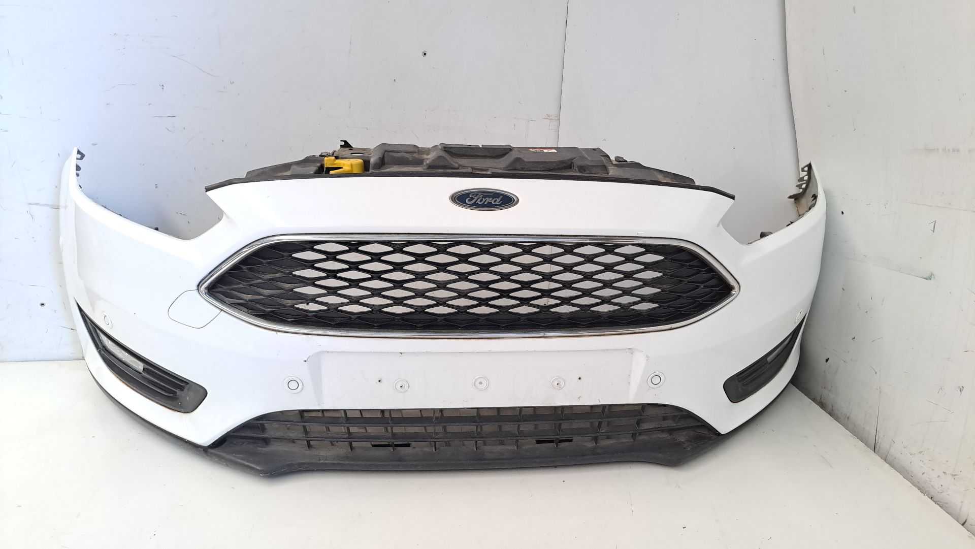 Recambio de paragolpes delantero para ford focus lim. black&red referencia OEM IAM 2016512 f1eb17757a 