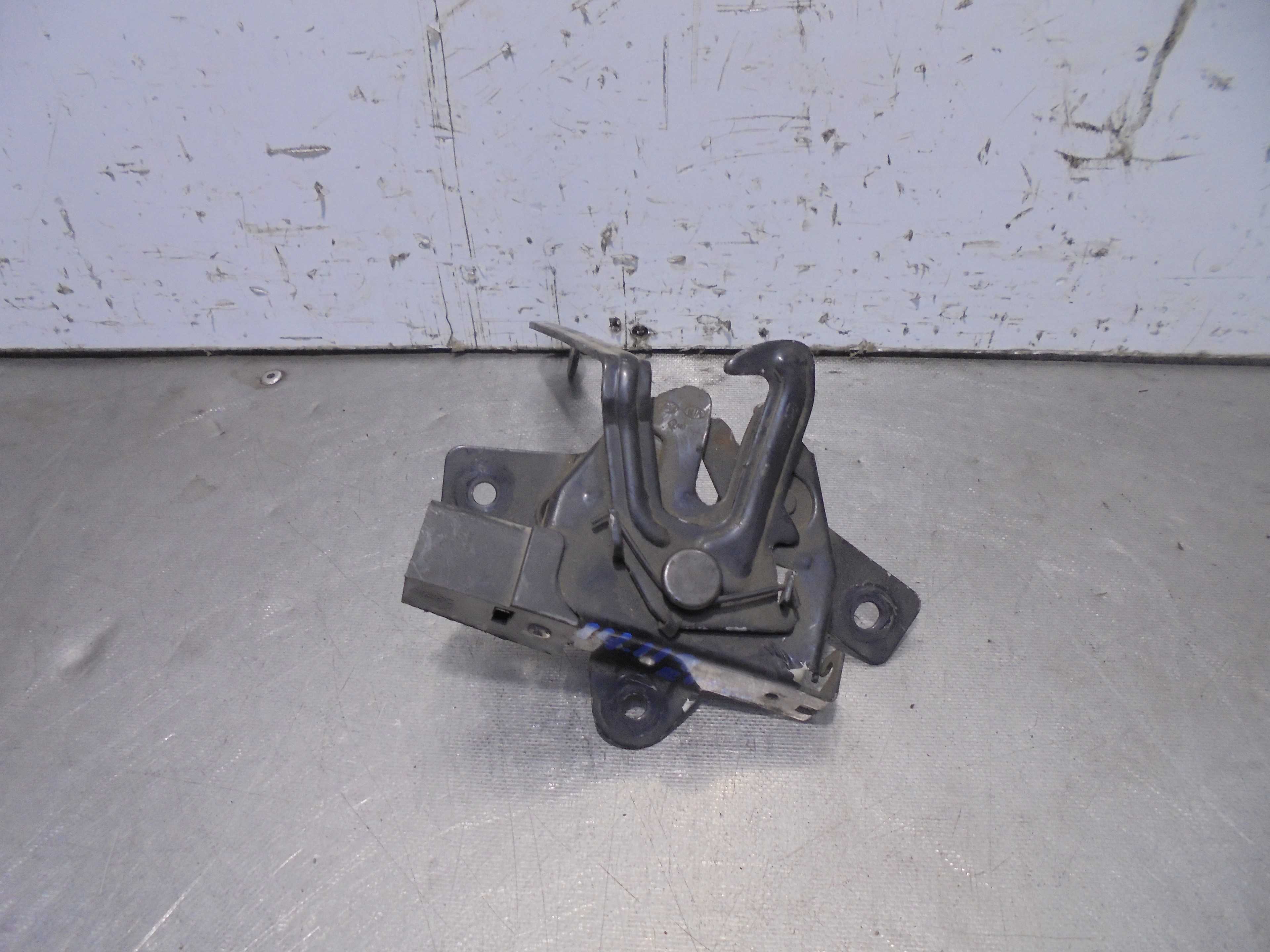 Recambio de cerradura capo para hyundai i20 1.2 cat referencia OEM IAM   