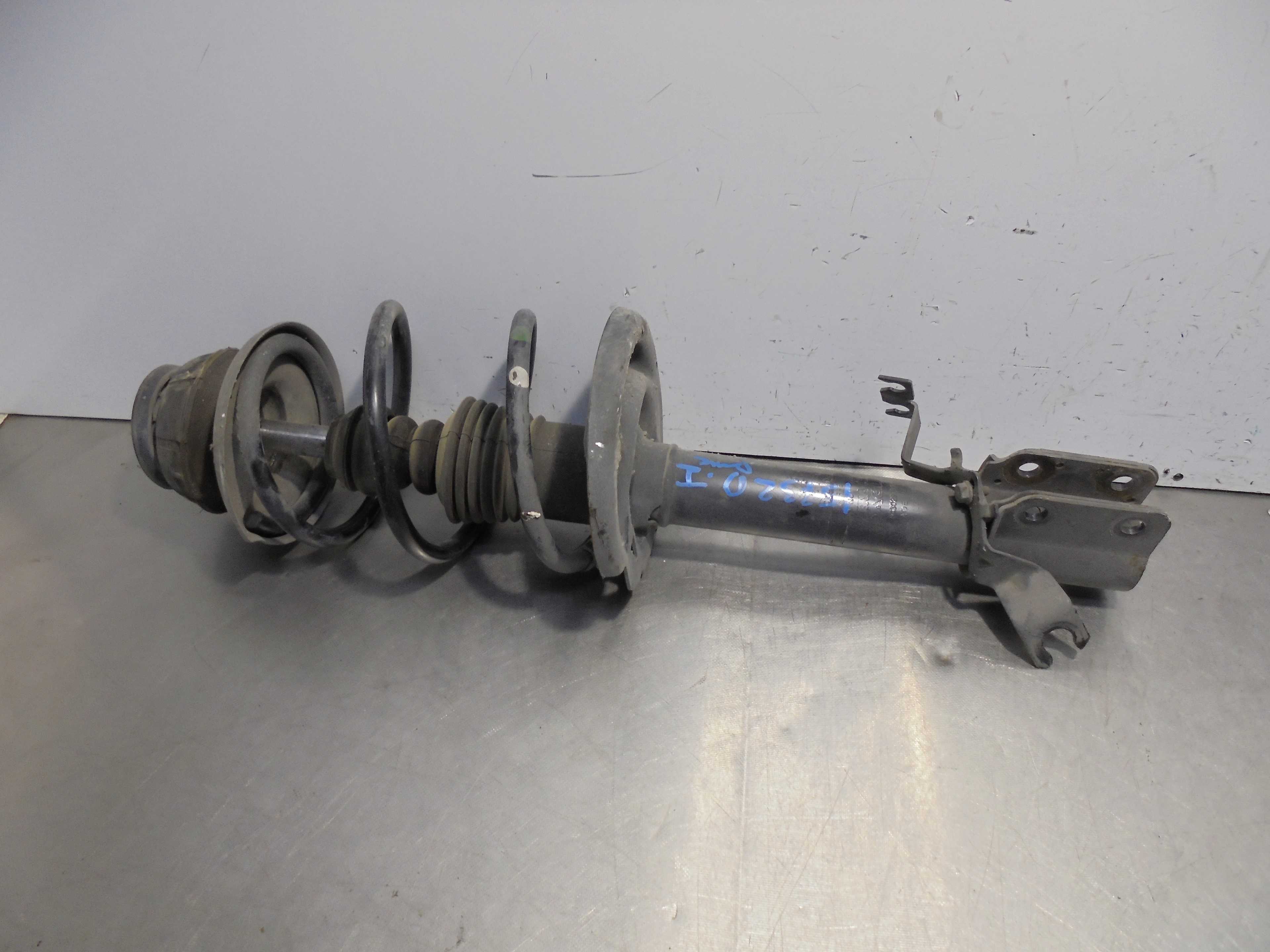 Recambio de amortiguador delantero izquierdo para dacia sandero stepway referencia OEM IAM 543029731R  