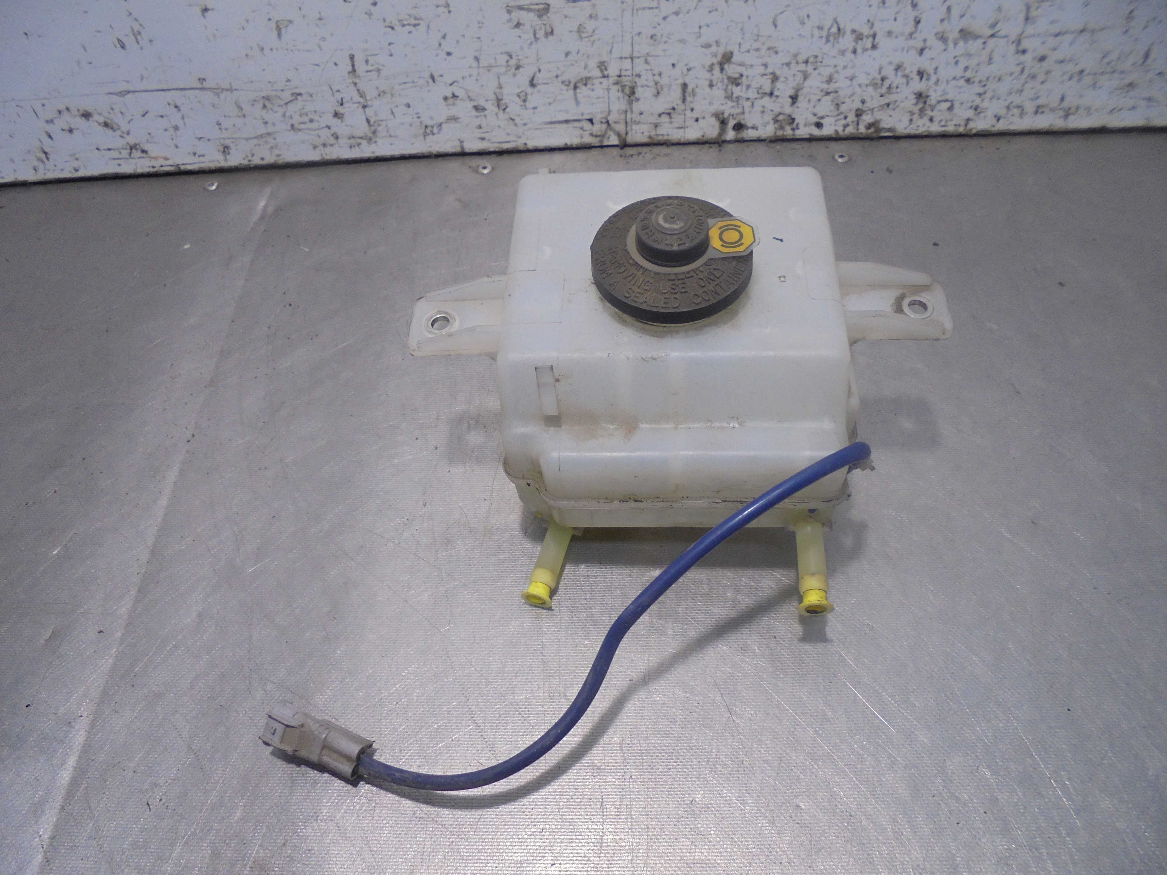 Recambio de deposito liquido frenos para toyota auris hybrid active referencia OEM IAM   